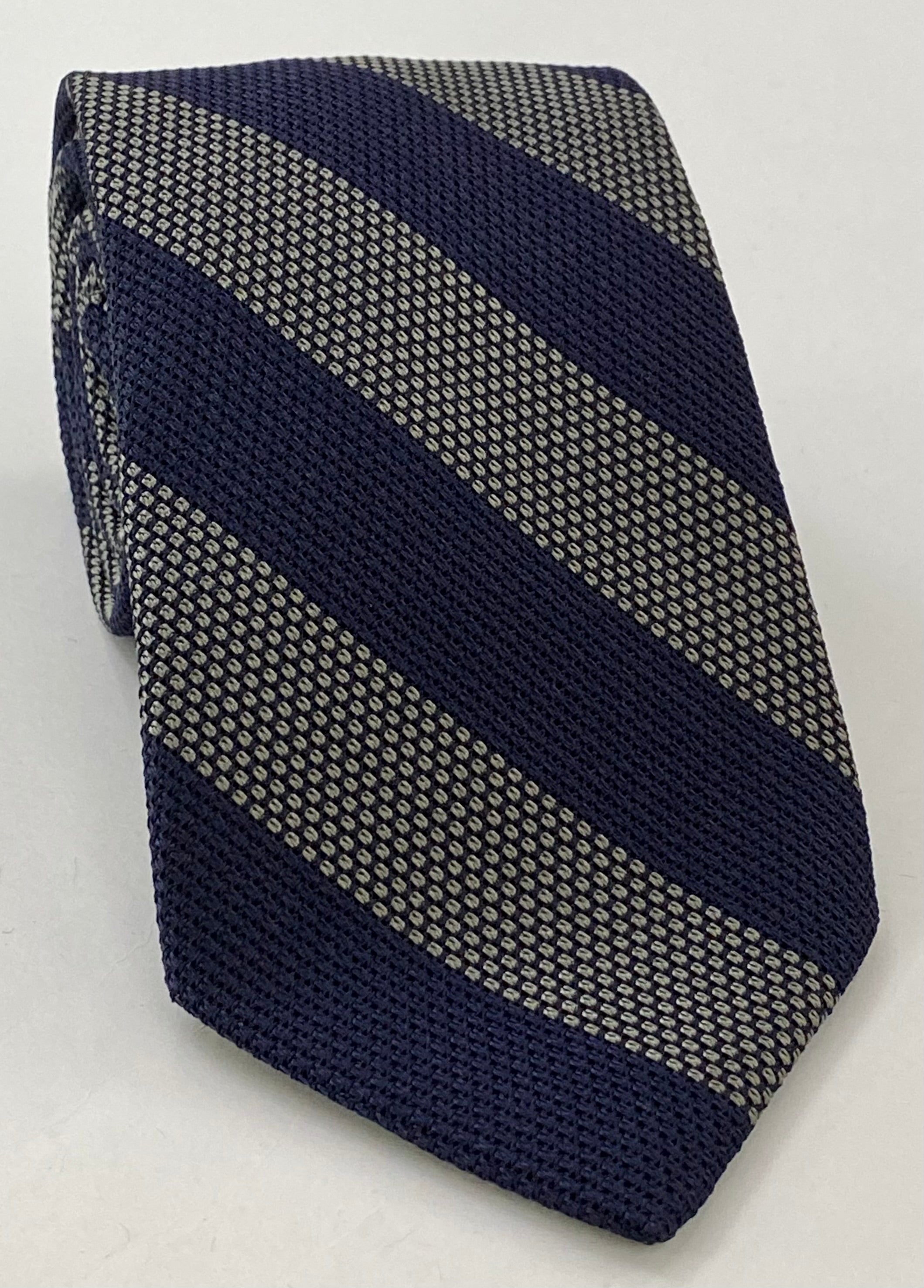 チャコールグレー&ミッドナイトブルー グレナディン フィナ ワイドストライプ シルクタイ GFBST-2