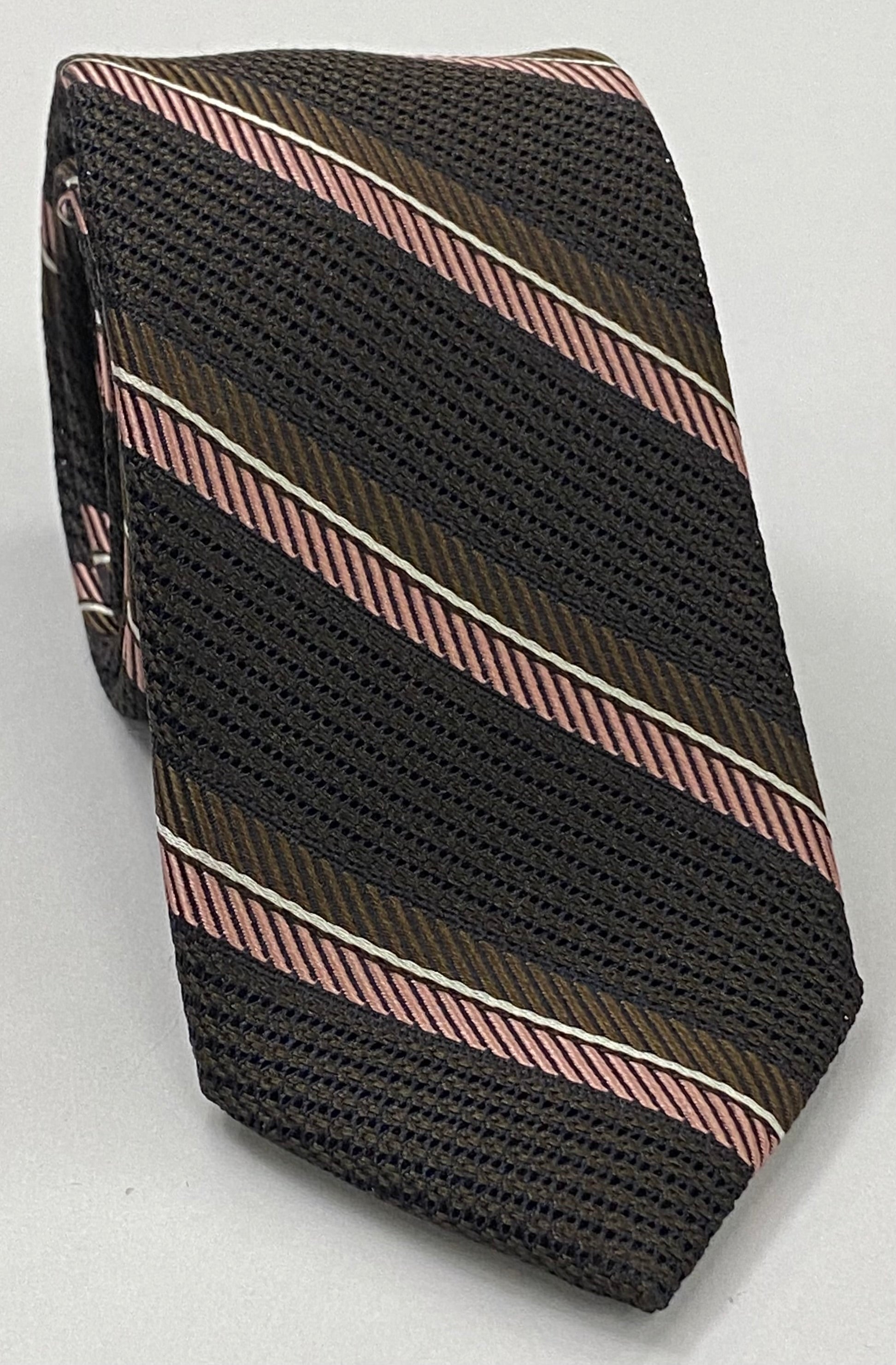 초콜릿, 연어 & 화이트 온 다크 초콜릿 그레나딘 피나 with 새틴 스트라이프 실크 타이 GFMST-3