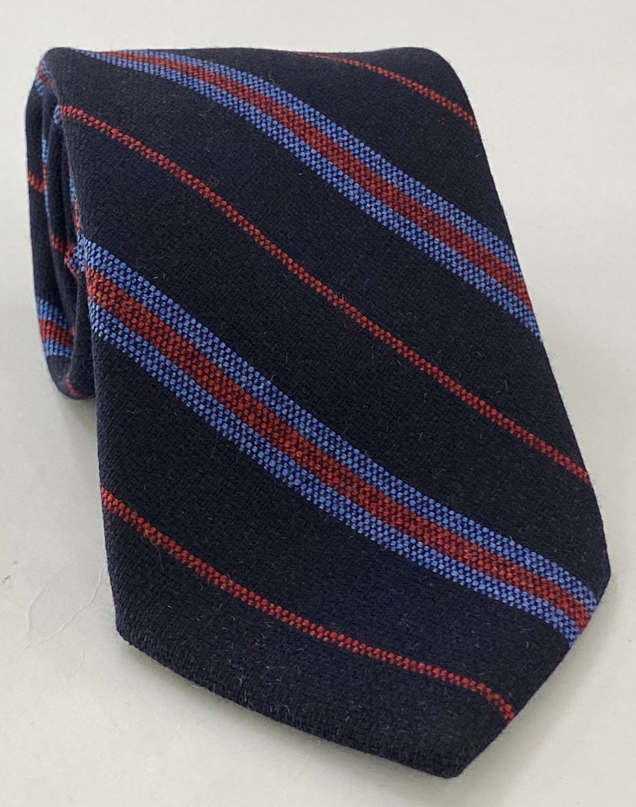 ミッドナイトブルーのウールタイにラベンダーと赤のストライプ GSWT-3