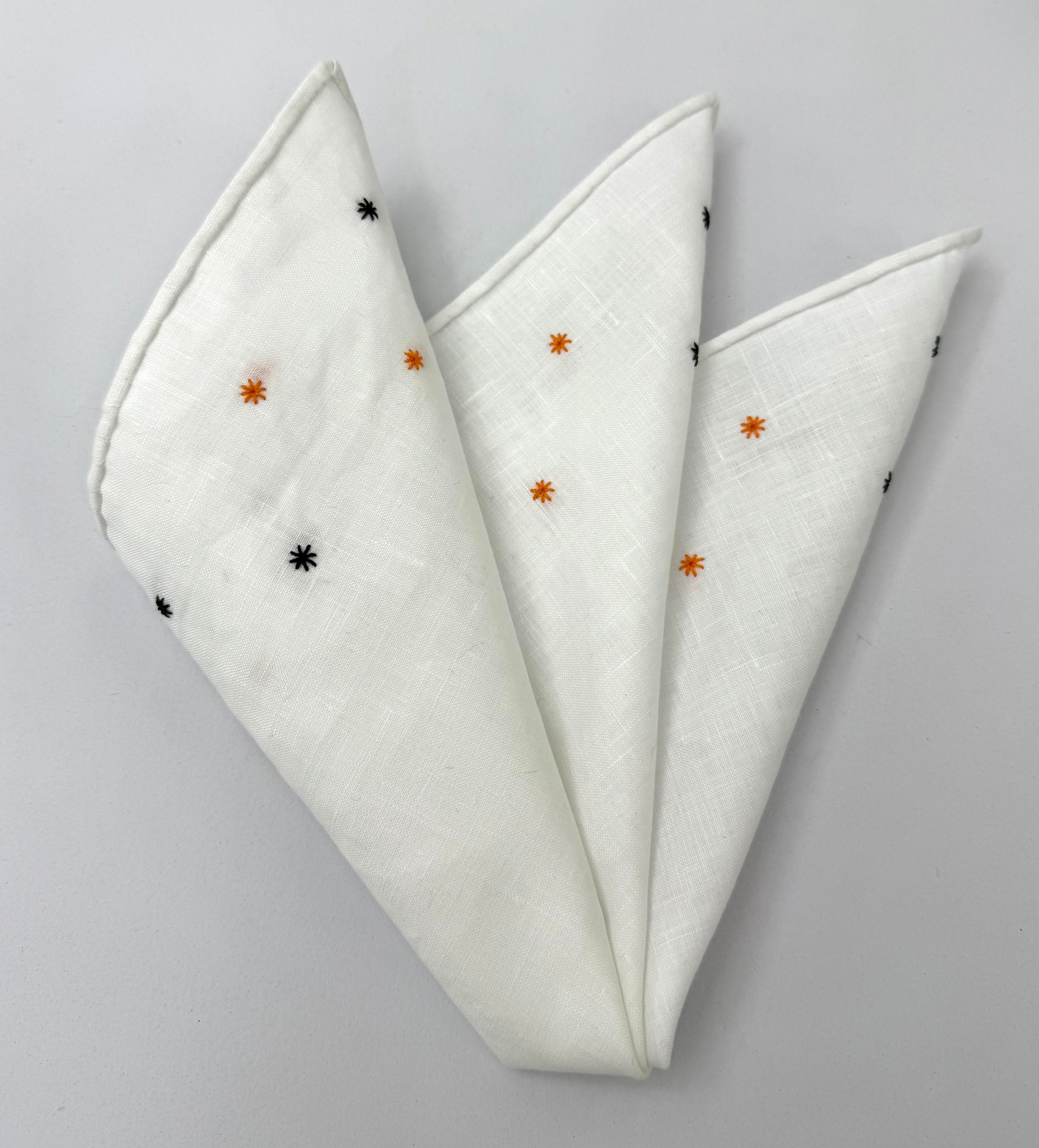 벨기에산 화이트 린넨 2줄 자수 별 포켓 스퀘어 LLEP-2LS