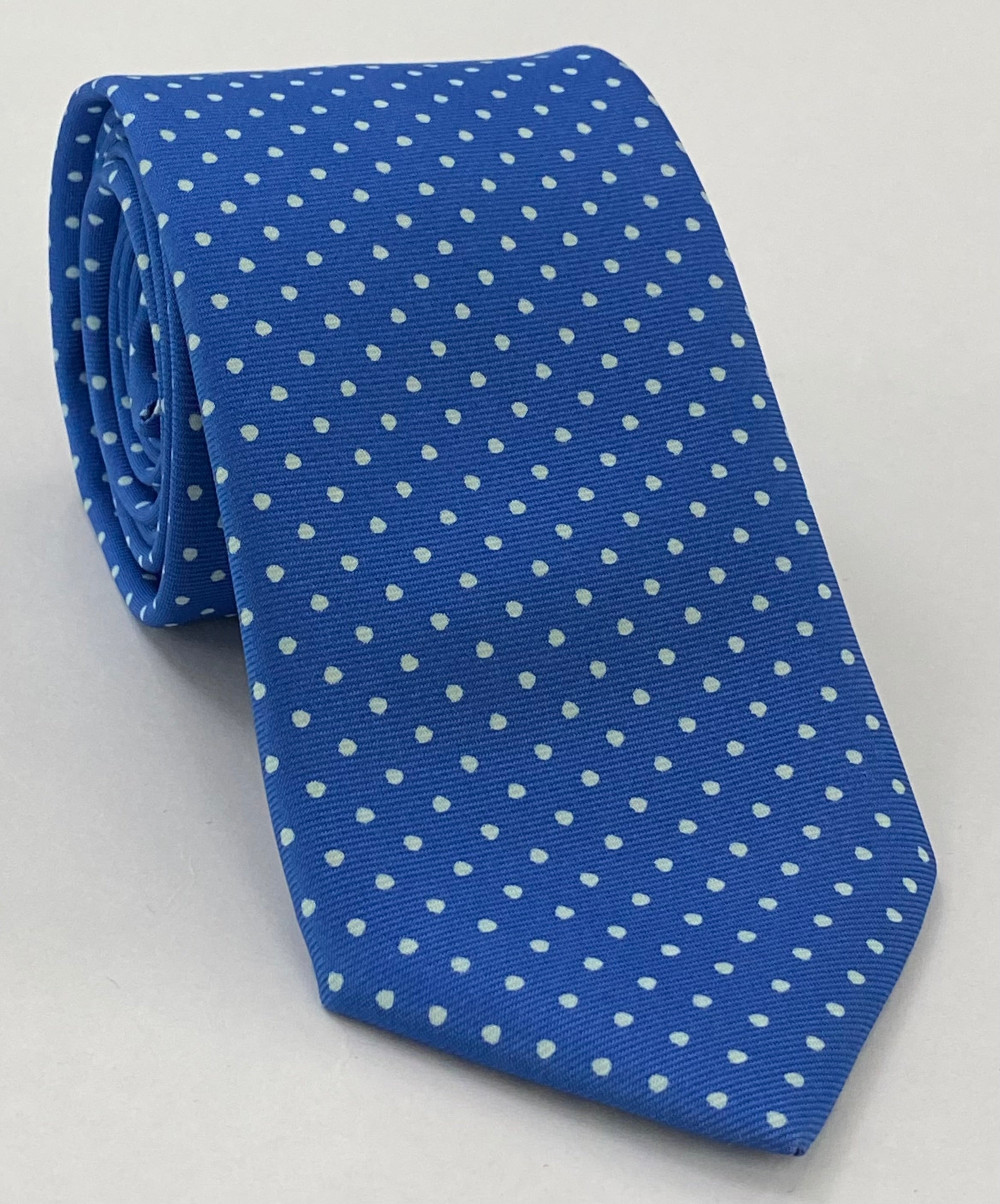 スカイブルー地にホワイトのマクルズフィールド柄シルクポケットチーフ MCDP-20