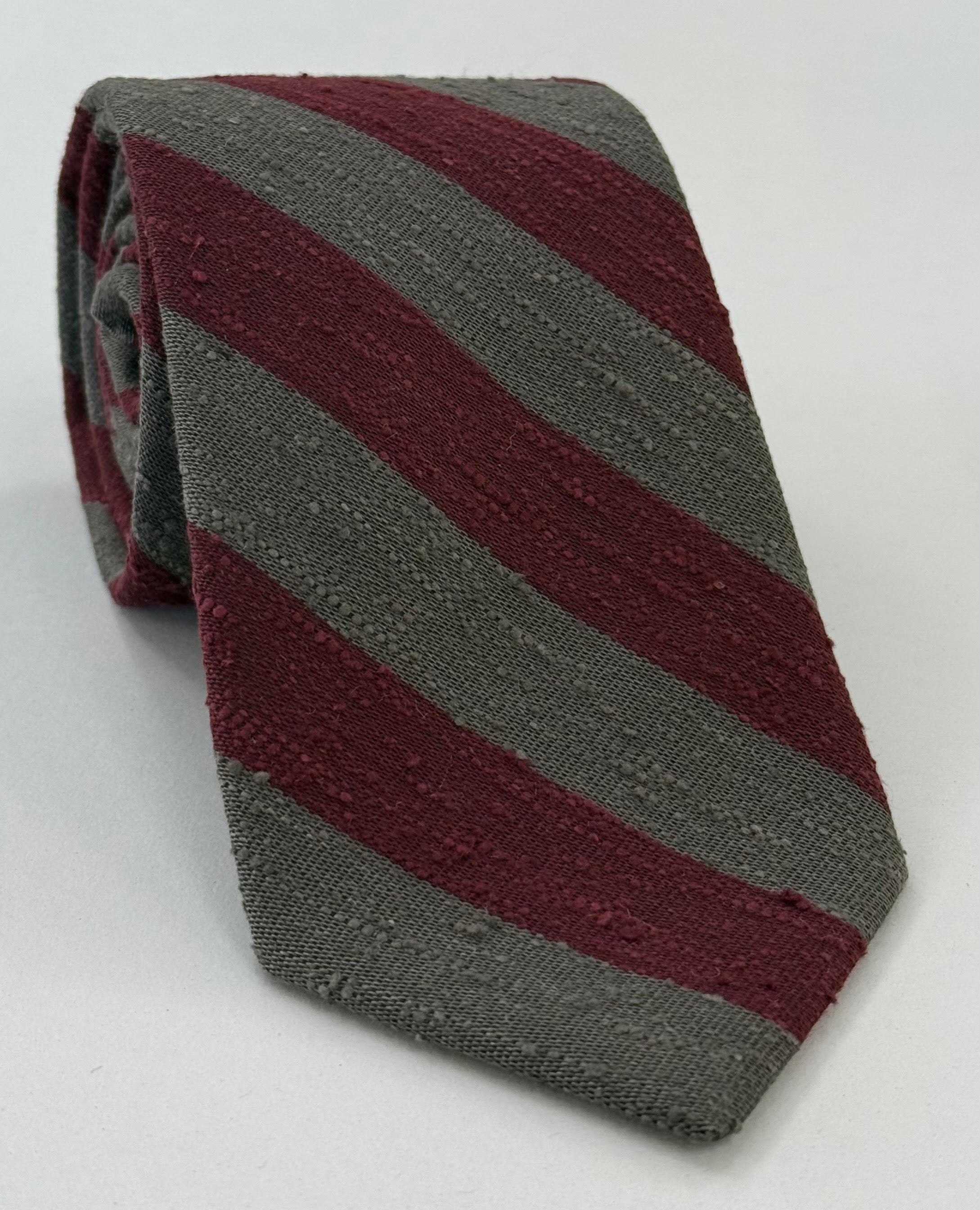 버건디 & 차콜 그레이 샨퉁 와이드 스트라이프 실크 타이 SHBST-6