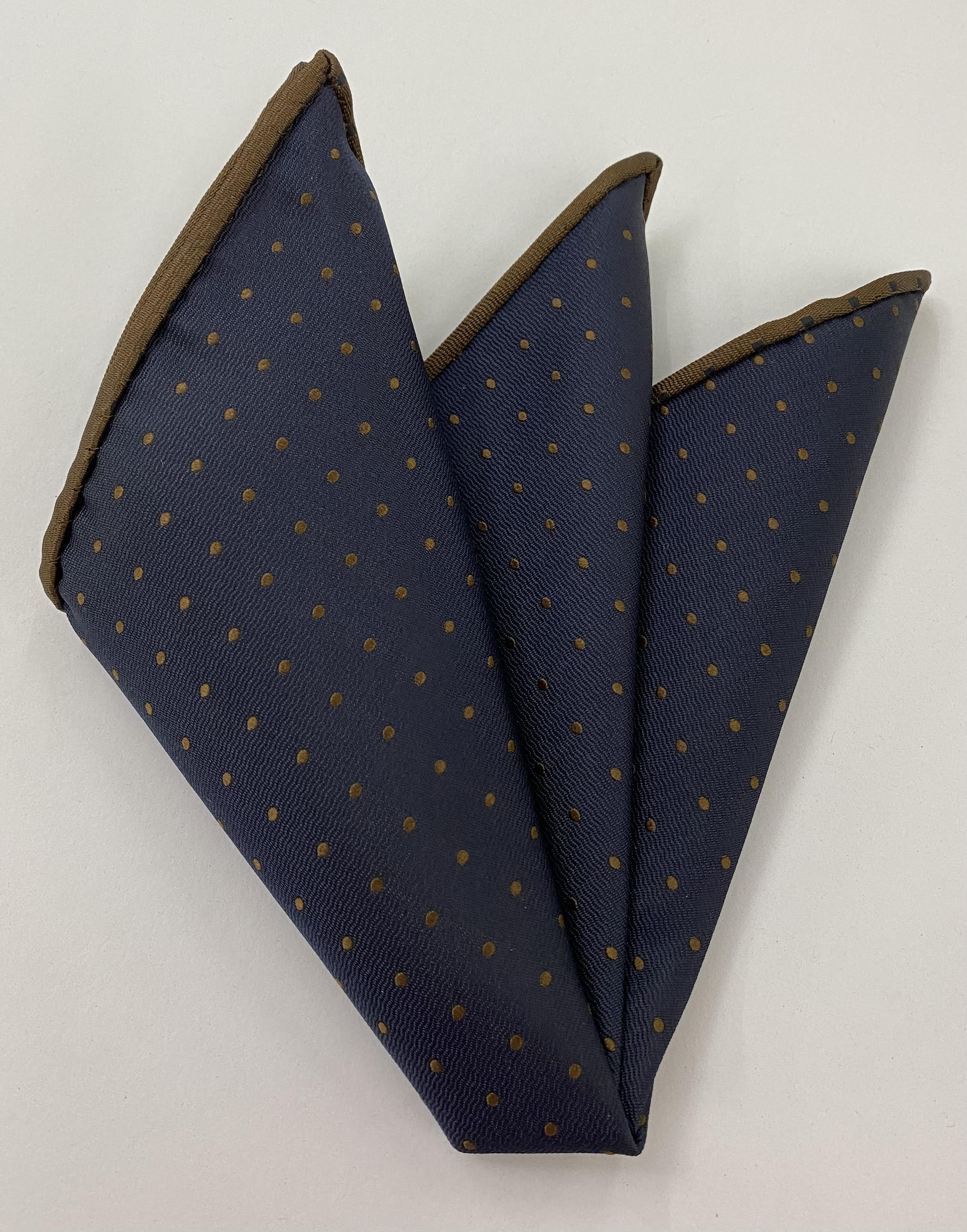 다크 네이비 핀도트 실크 포켓 스퀘어 EPDP-5의 다크 브라운 도트