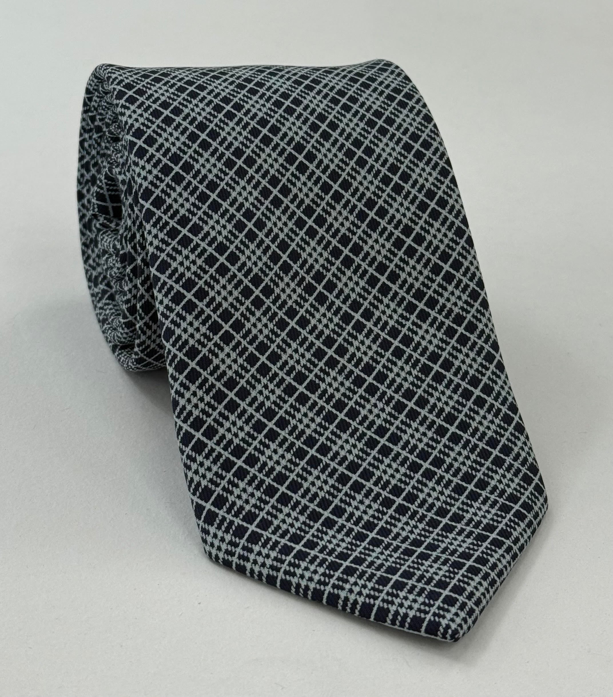 ミッドナイトブルー地にホワイトのマクルズフィールドシルクタイ MCT-70