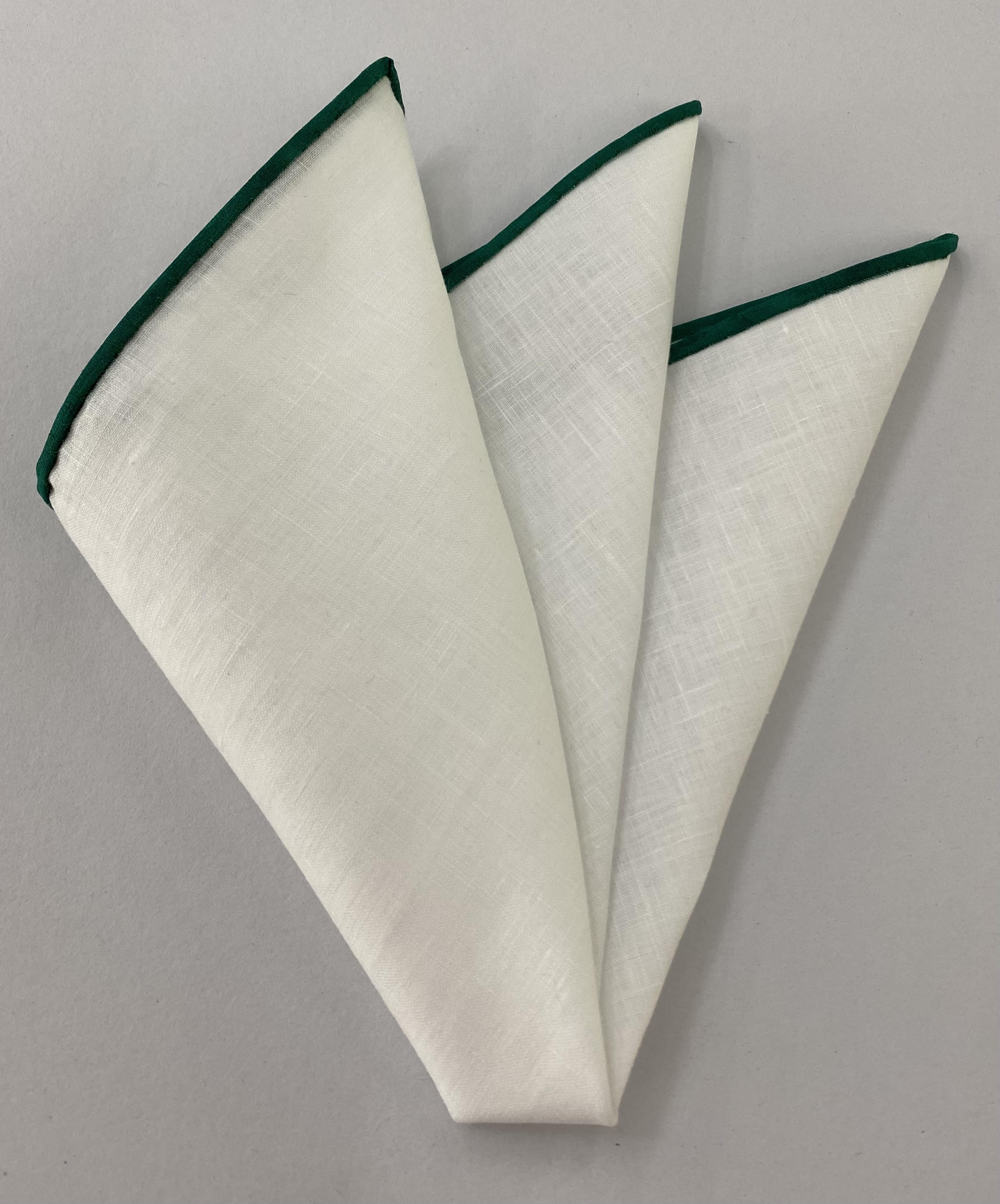 グリーンのコントラストエッジが際立つホワイトリネンポケットスクエア LLCP 3