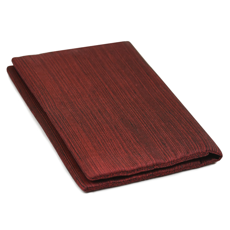 실크 소재의 지폐 수납 칸이 있는 지갑