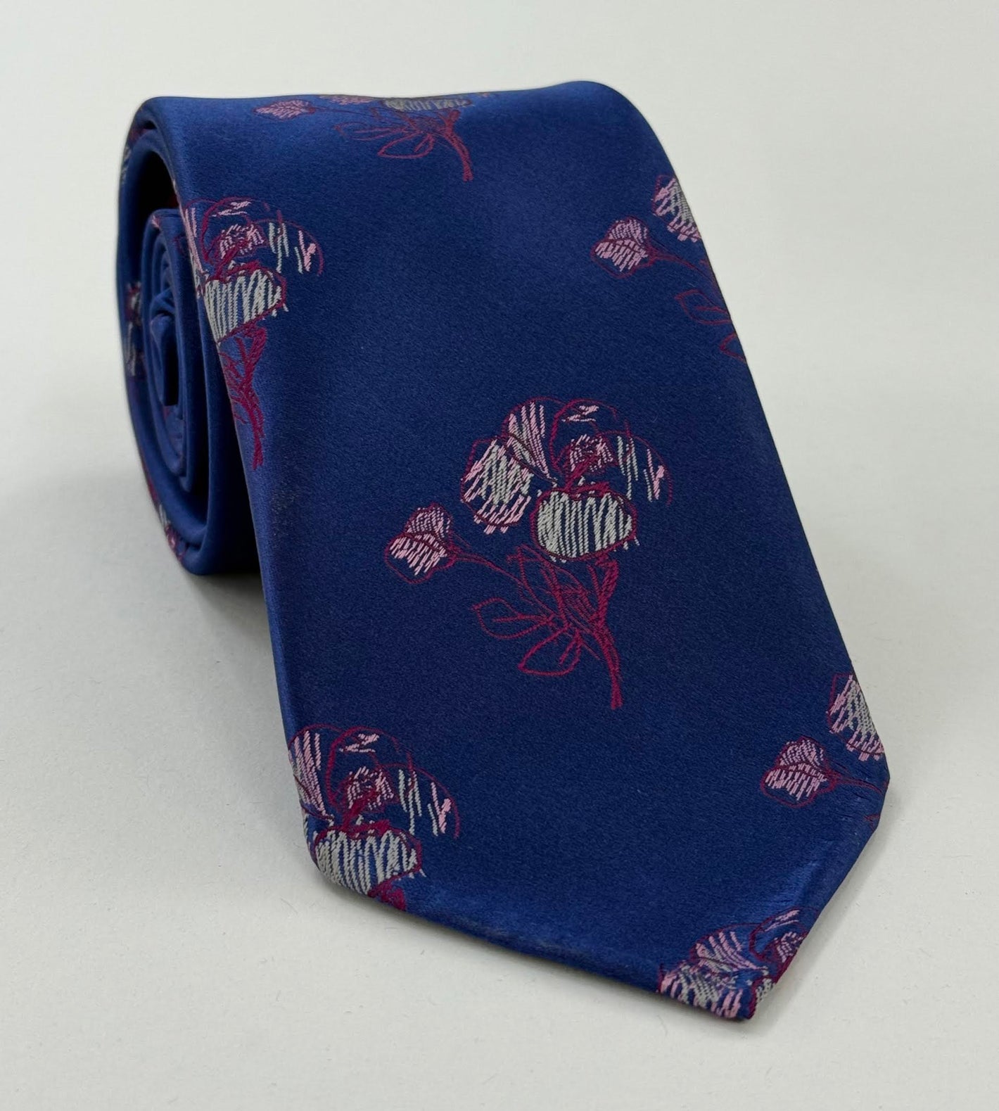 ネイビーブルー地にダークレッド、ホワイト、ピンクの花柄シルクネクタイ #FT-24