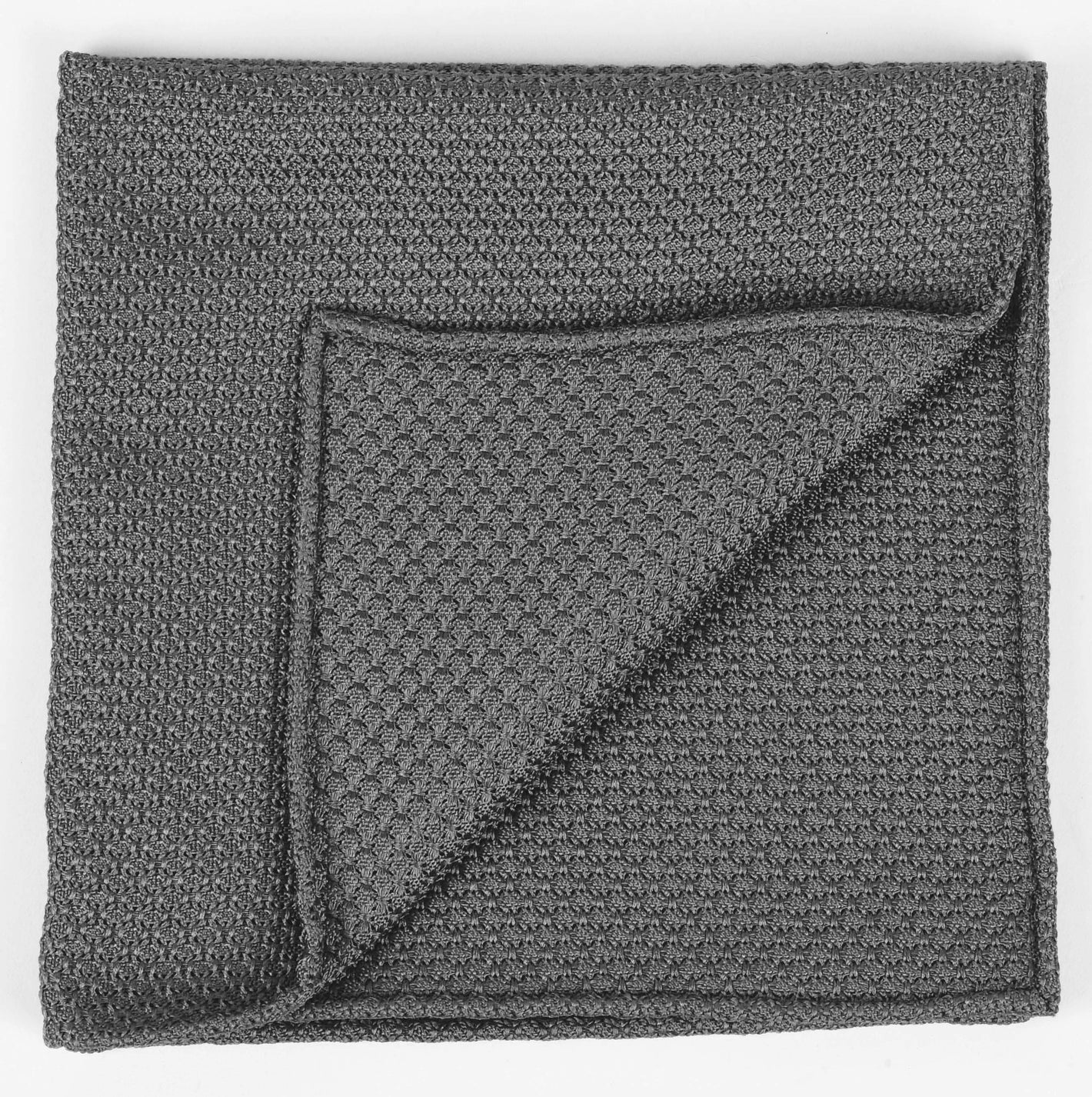 {[en]:Charcoal Gray Grenadine Grossa Silk Pocket Square