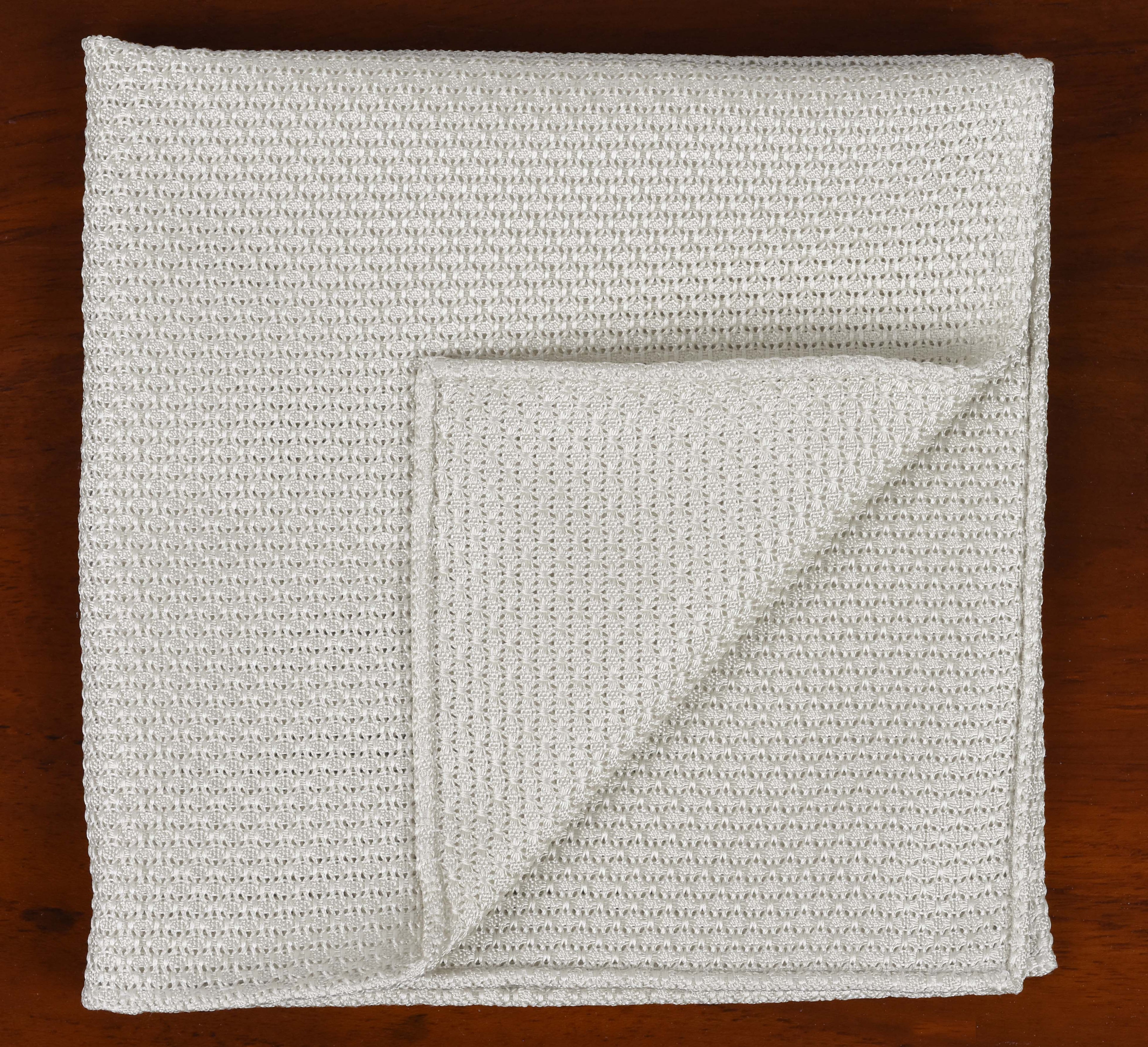 {[en]:White Grenadine Grossa Silk Pocket Square