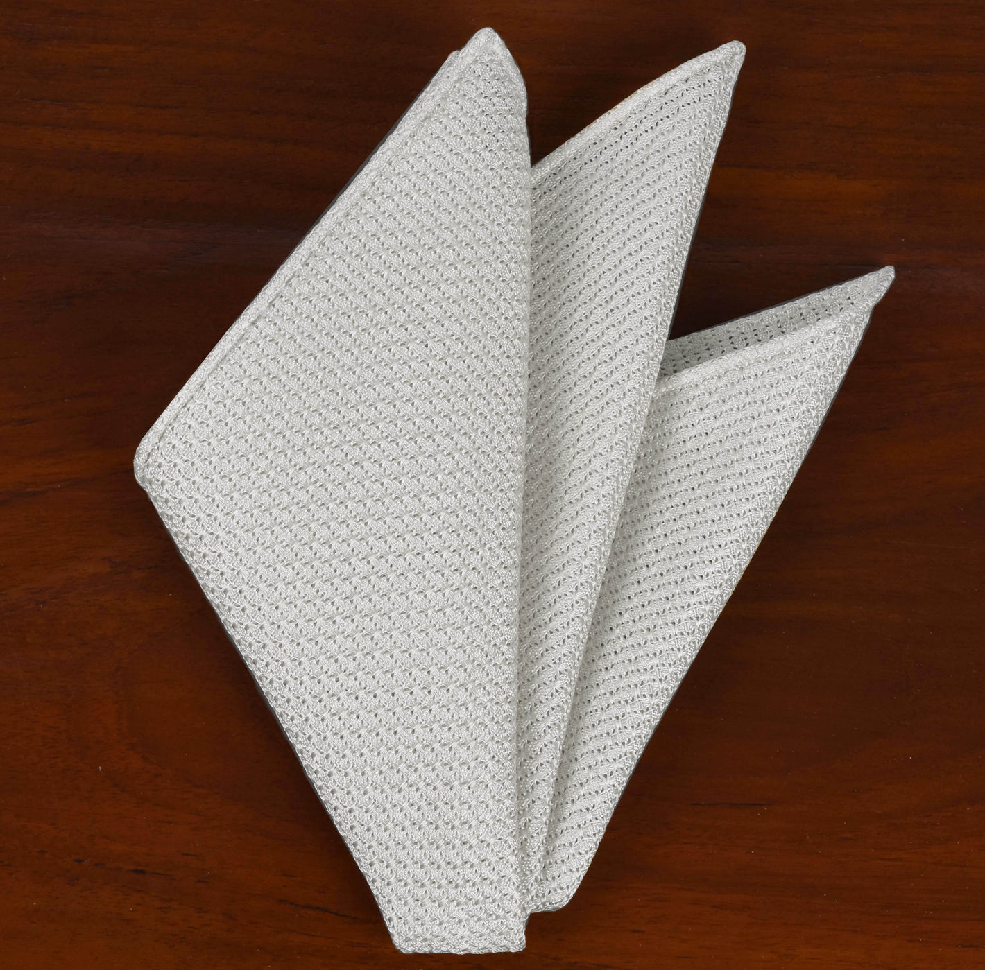 {[en]:White Grenadine Grossa Silk Pocket Square