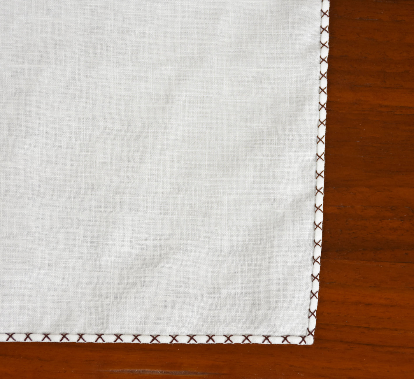 {[en]:Reddish Brown X Pattern Belgian White Linen Pocket Square