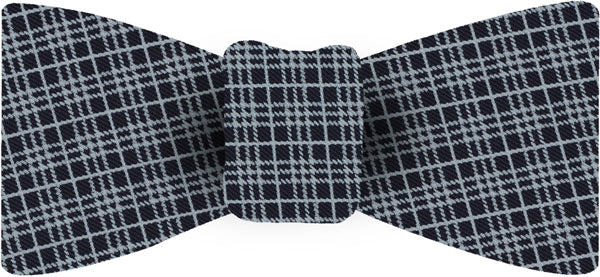 {[en]:White On Midnight Blue Macclesfield Silk Bow Tie