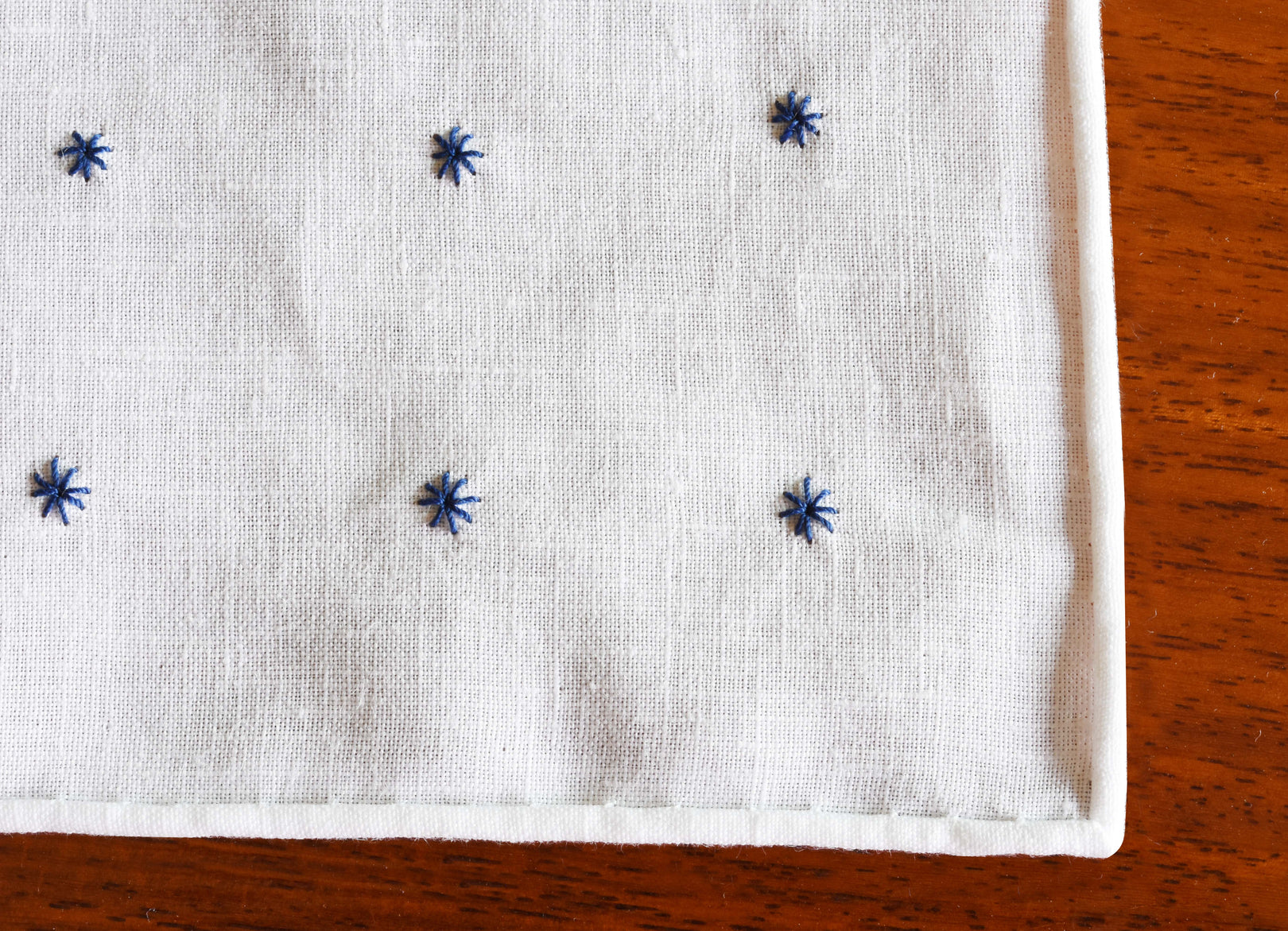 {[en]:Belgian White Linen With Navy Blue Embroidered Stars Pocket Squares
