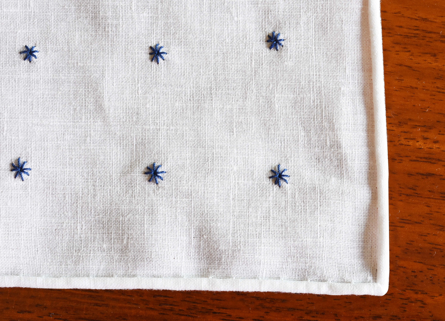 {[en]:Belgian White Linen With Dark Navy Blue Embroidered Stars Pocket Square