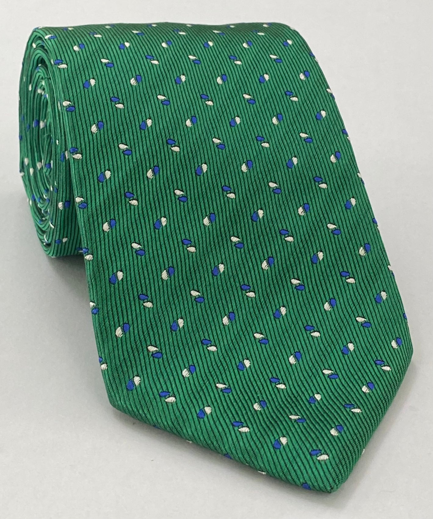 ブルー、ホワイト オン ブラック＆グリーン 英国風幾何学模様 シルクネクタイ EGT-2