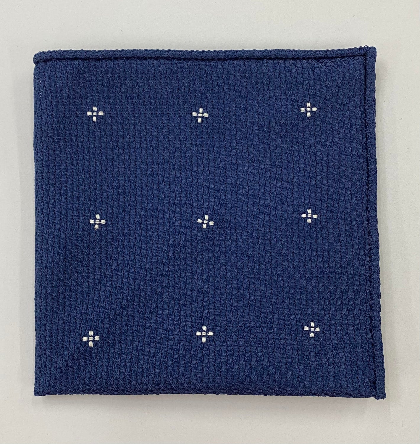 네이비 블루 그레나딘 그로사 화이트 플라워 포켓 스퀘어