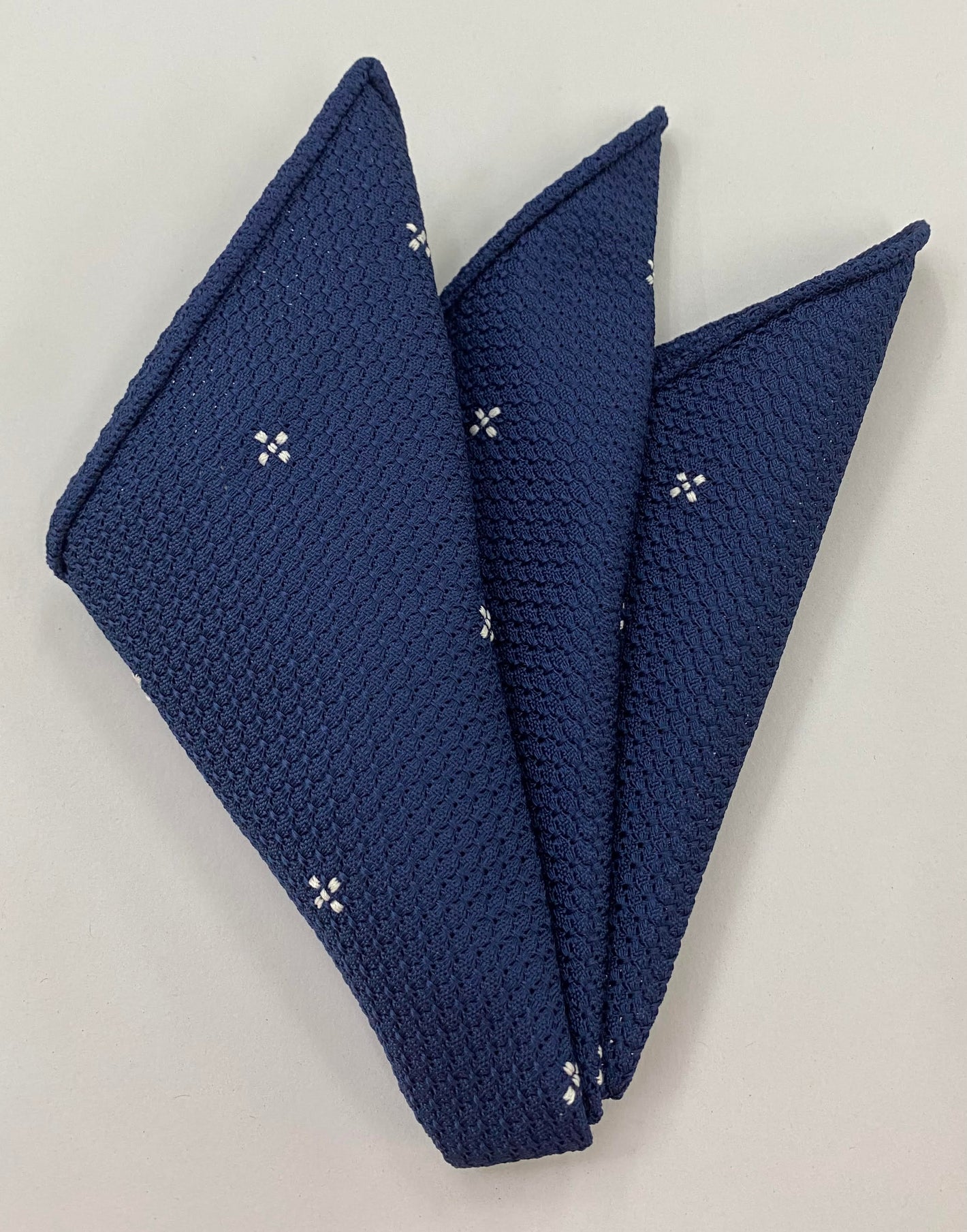 네이비 블루 그레나딘 그로사 화이트 플라워 포켓 스퀘어