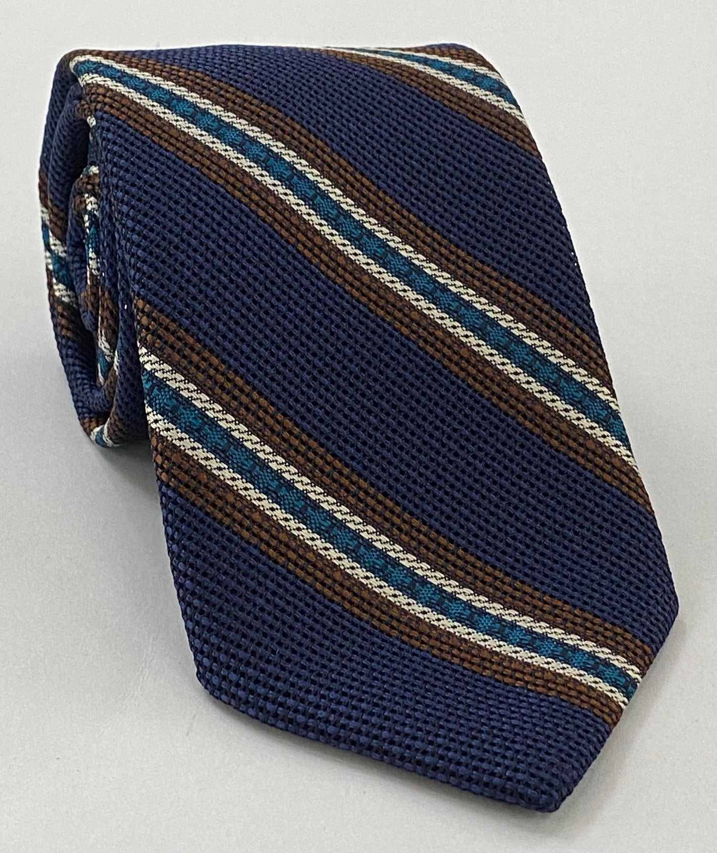 초콜릿, 터키석 & 오프화이트 색상의 다크 네이비 블루 그레나딘 피나 및 그로사 스트라이프 실크 타이 2