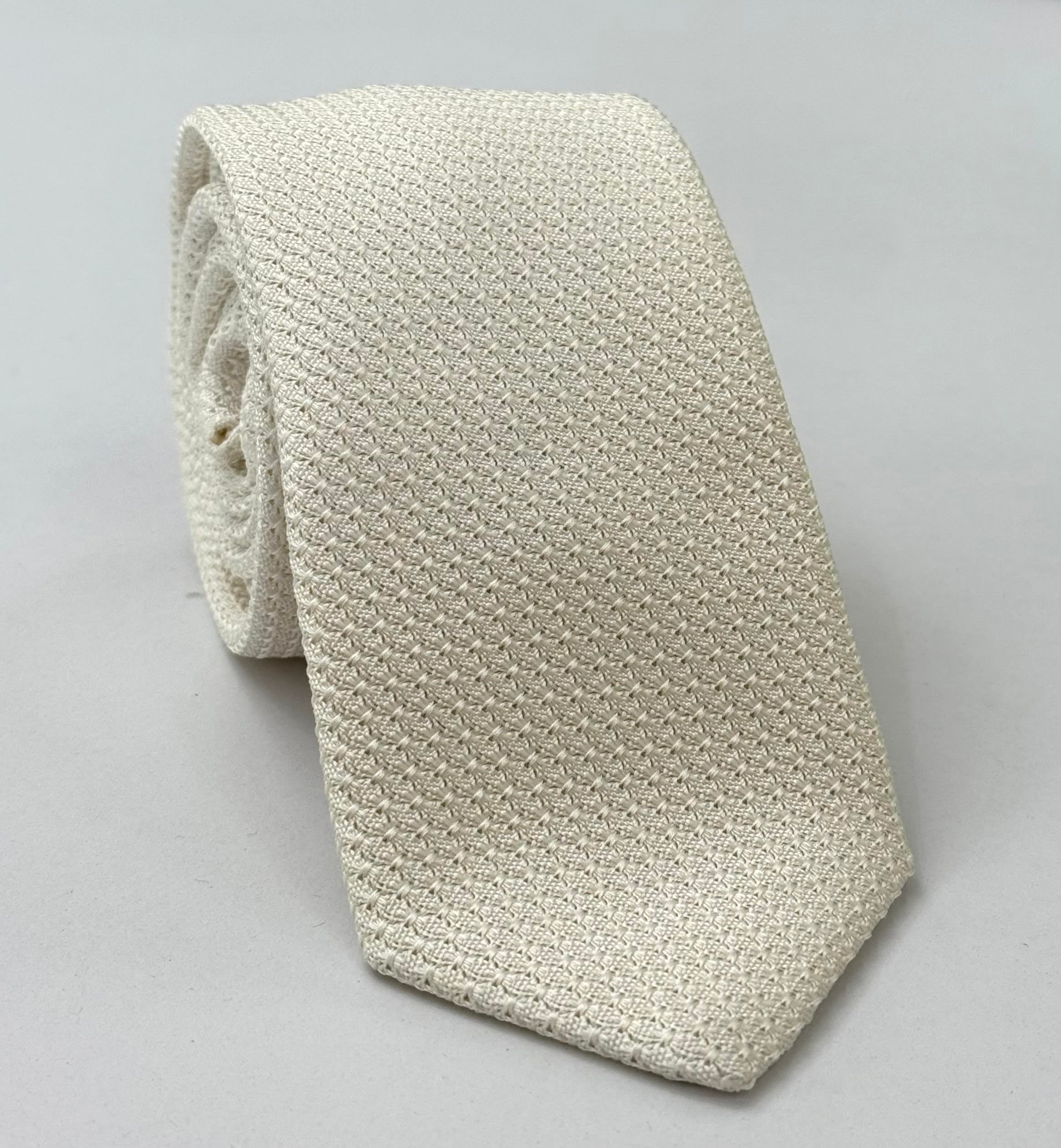 ホワイト グレナディン グロッサ シルクタイ GGT-24