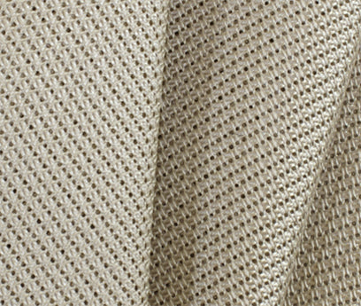 {[en]:Off White Piccola Grenadine Silk Pocket Squares