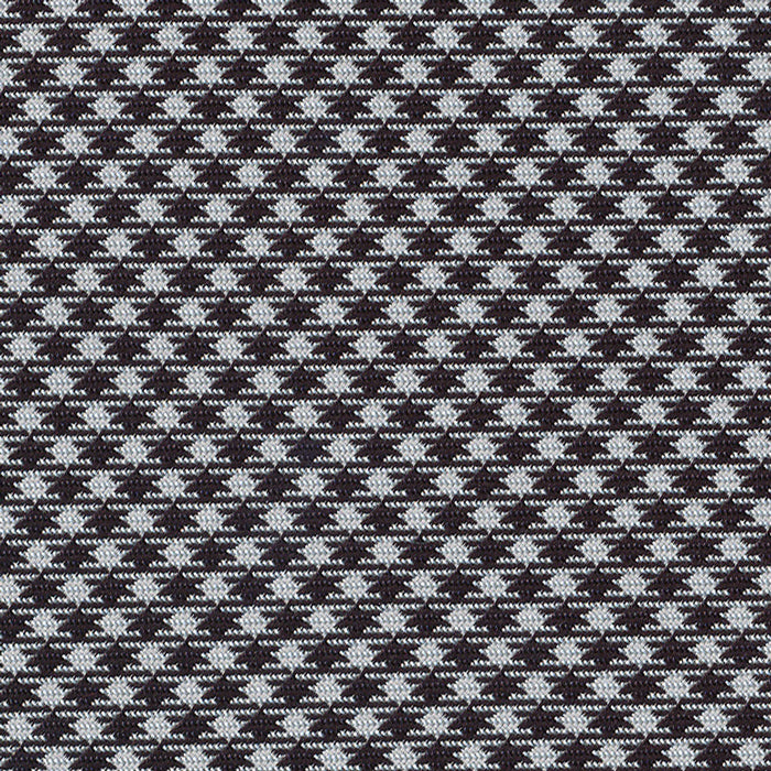 {[en]:Black & White Hounds Tooth Silk Pocket Square