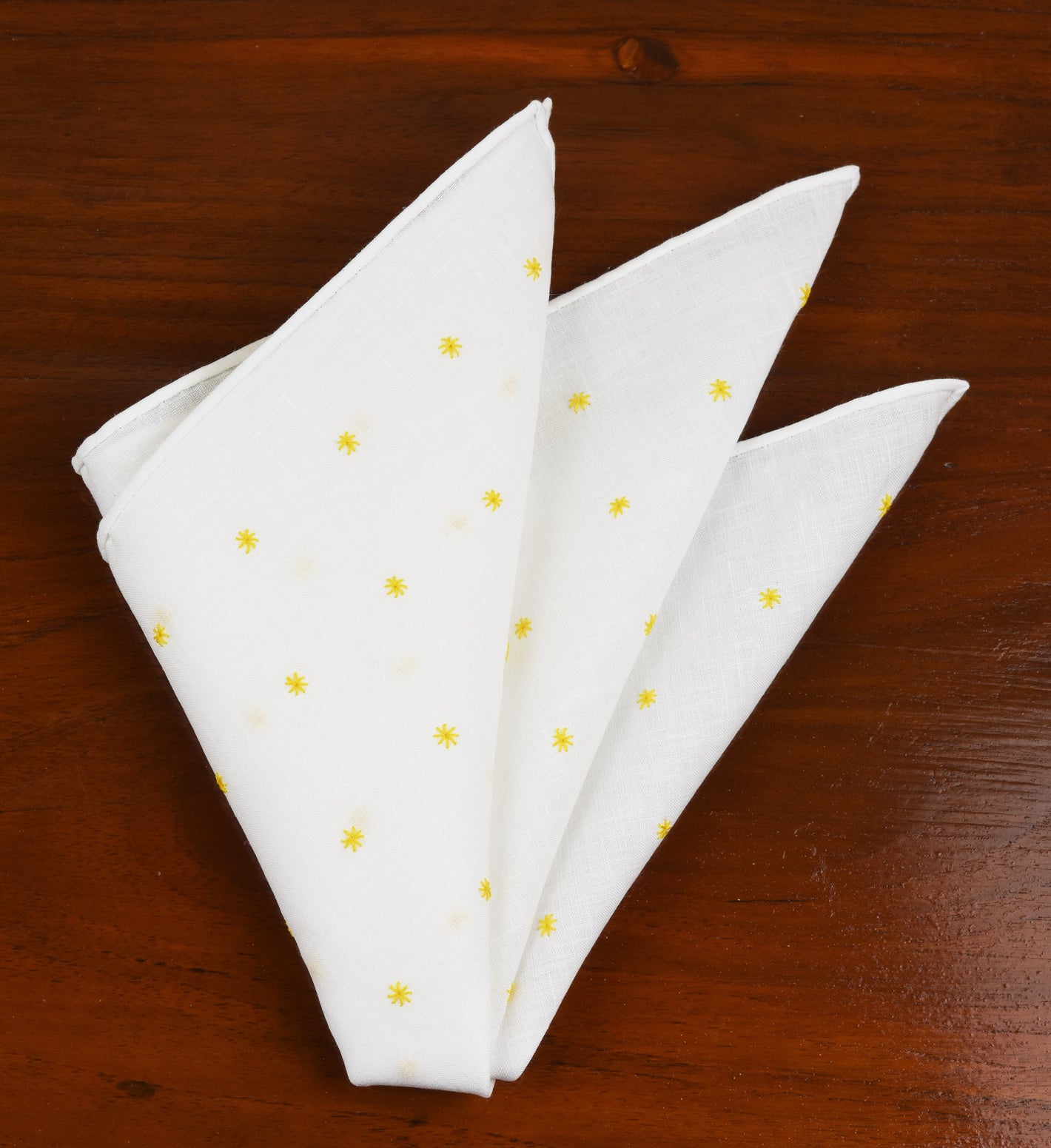 {[en]:Belgian White Linen With Yellow Embroidered Stars Pocket Square