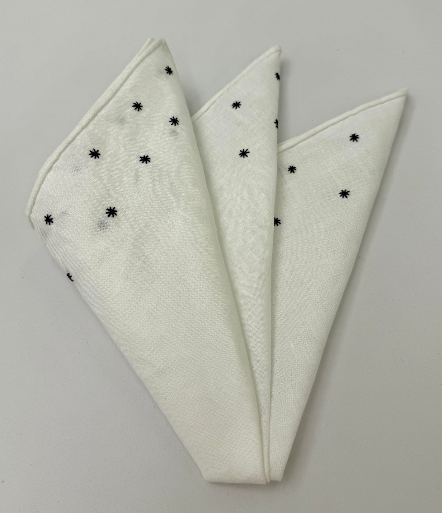 벨기에산 화이트 린넨 2줄 자수 별 포켓 스퀘어 LLEP-2LS