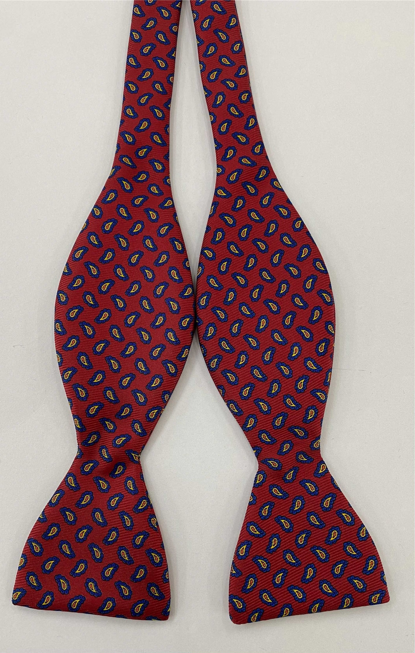 블루, 피치 & 번트 오렌지 색상의 레드 맥클스필드 마더 프린트 실크 보타이 MBT-16