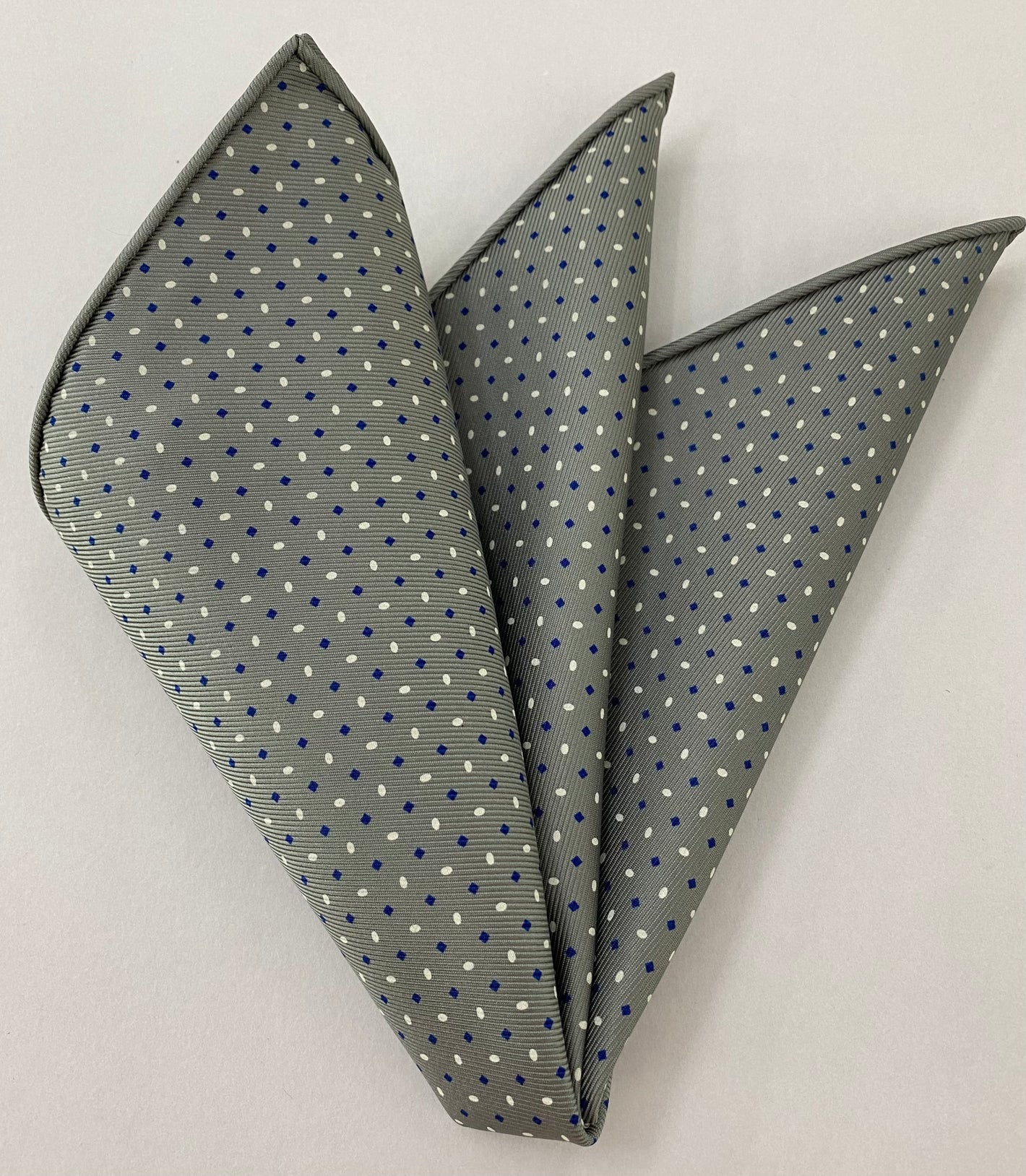 그레이 맥클스필드 프린트 실크 포켓 스퀘어 MCP-143 블루 & 화이트