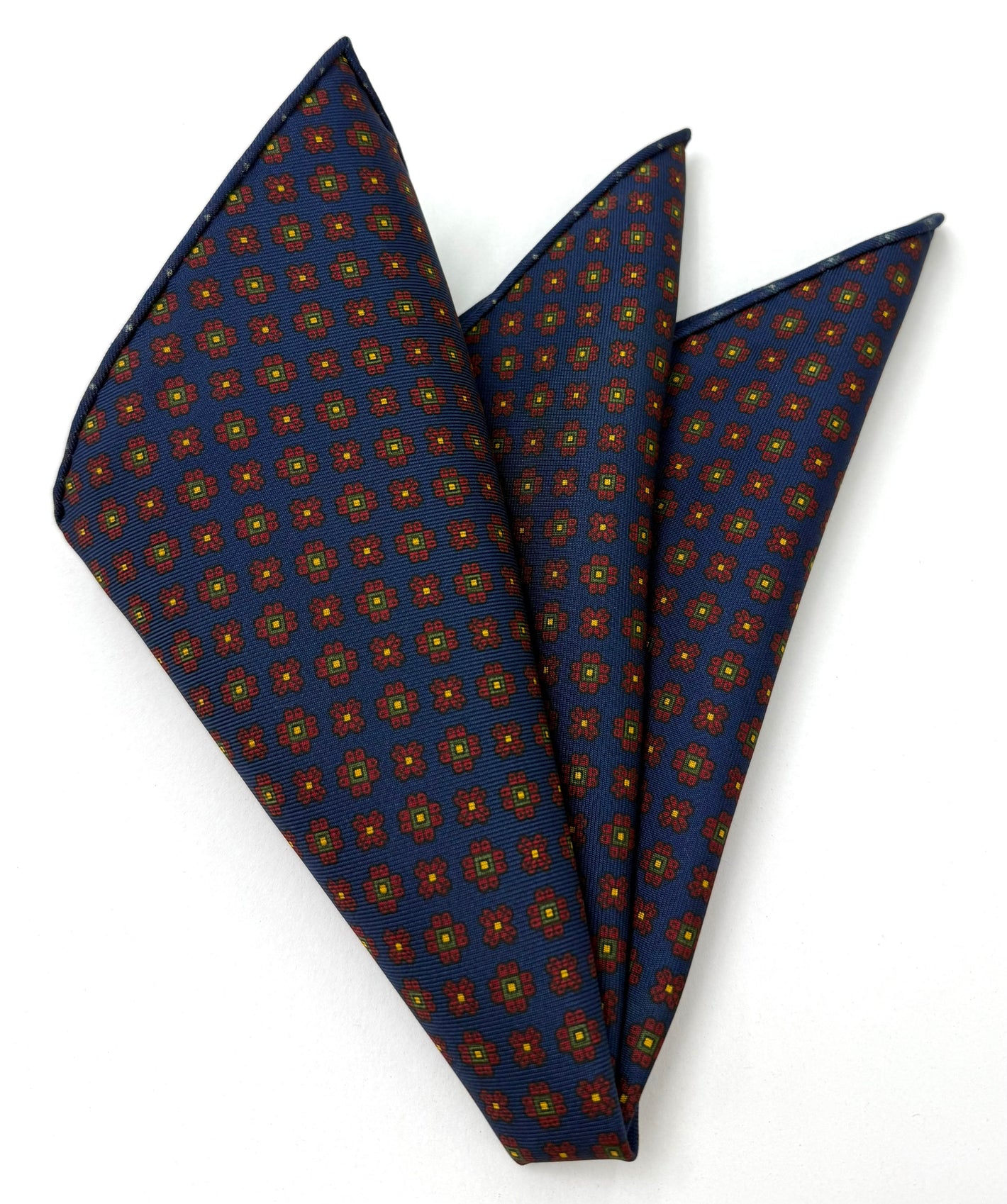 ネイビーブルーのマクルズフィールド（小）プリントパターン シルクポケットスクエア（ダークレッド、グリーン、ブラック、ダークゴールド） #MCP-15