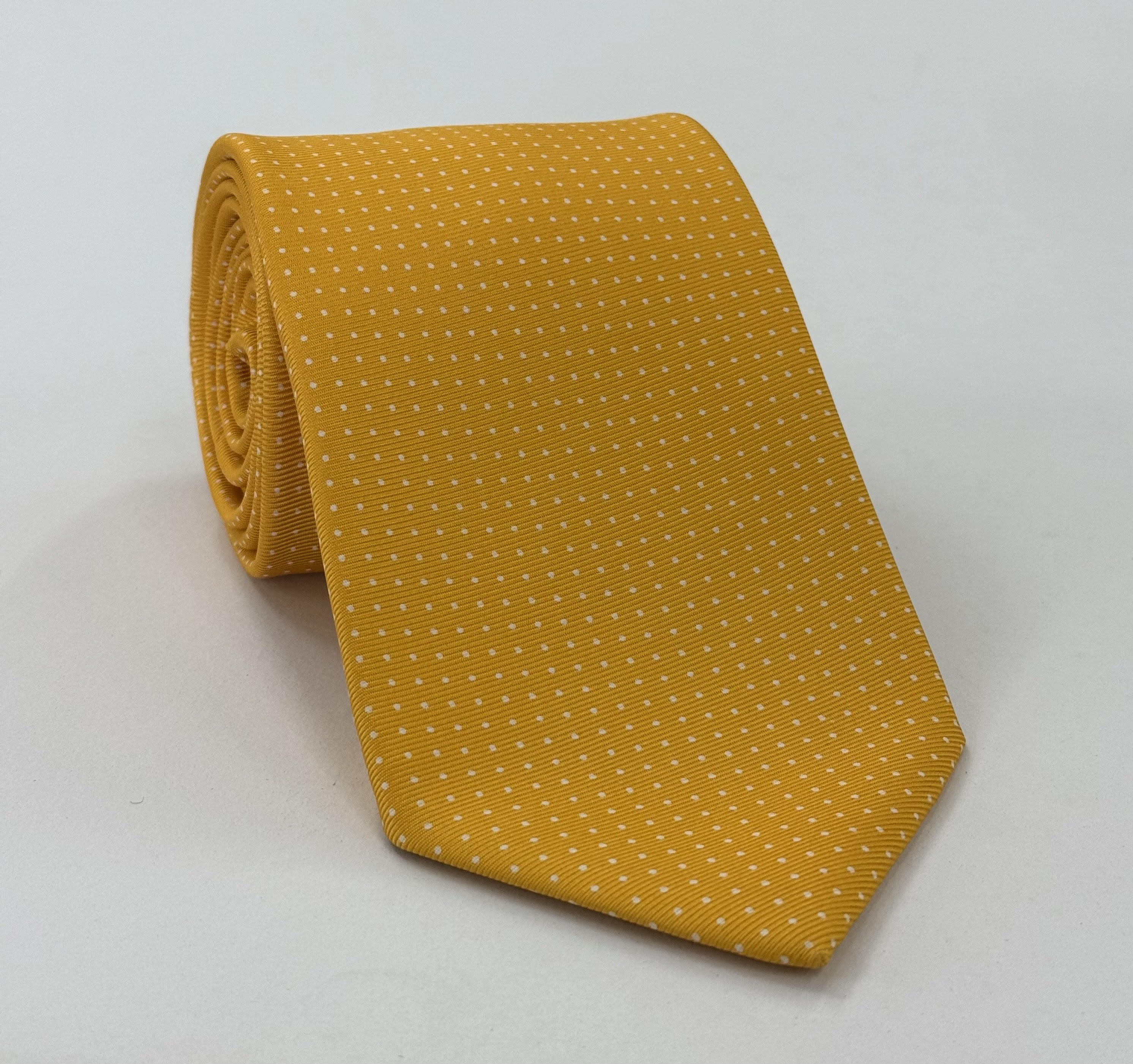 イエローゴールドのオフホワイト マクルズフィールドシルクネクタイ MCPDT-23