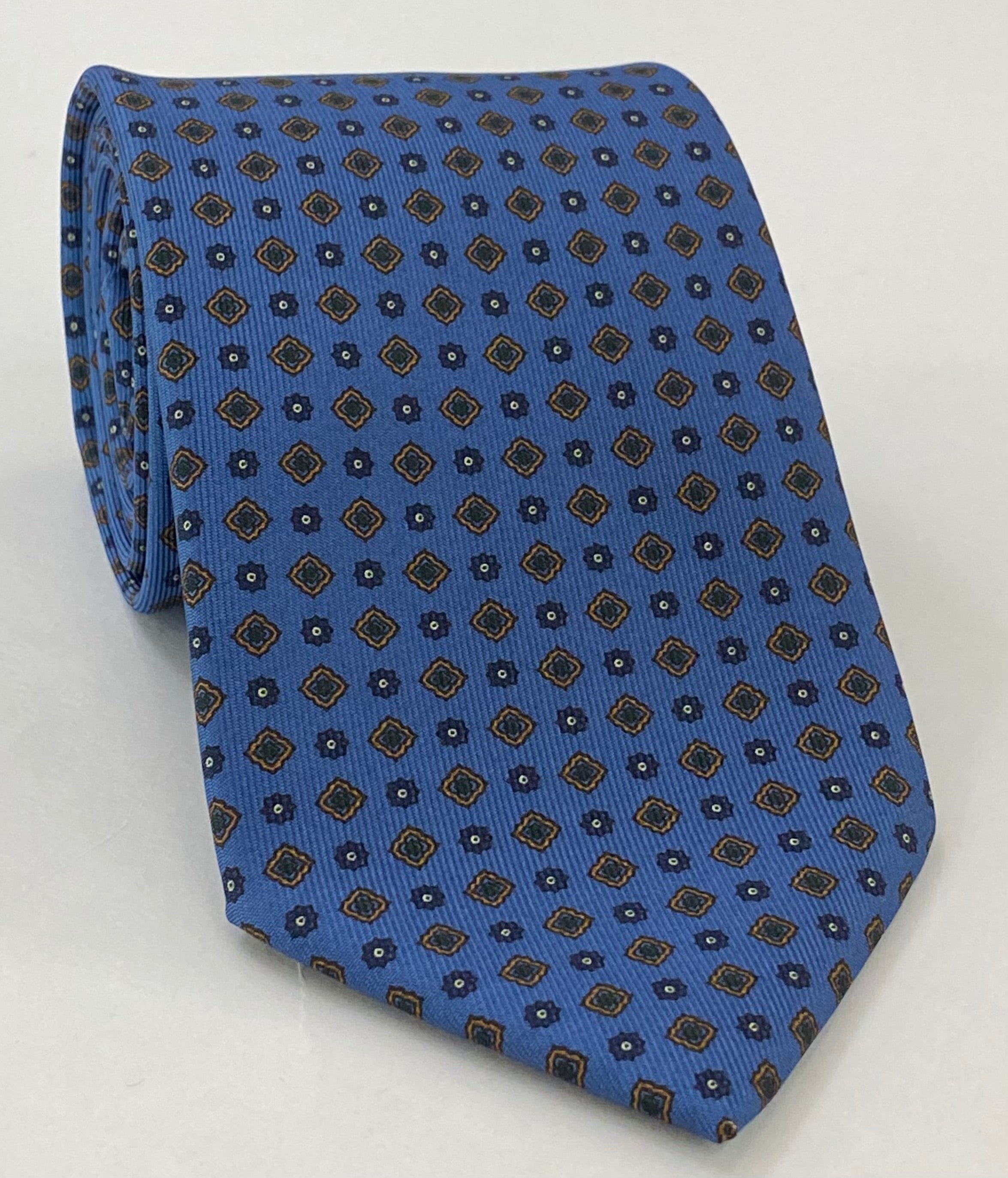 ネイビーブルー、バーントオレンジ、ホワイトのスカイブルー・マクルズフィールド柄シルクポケットチーフ MCP-320