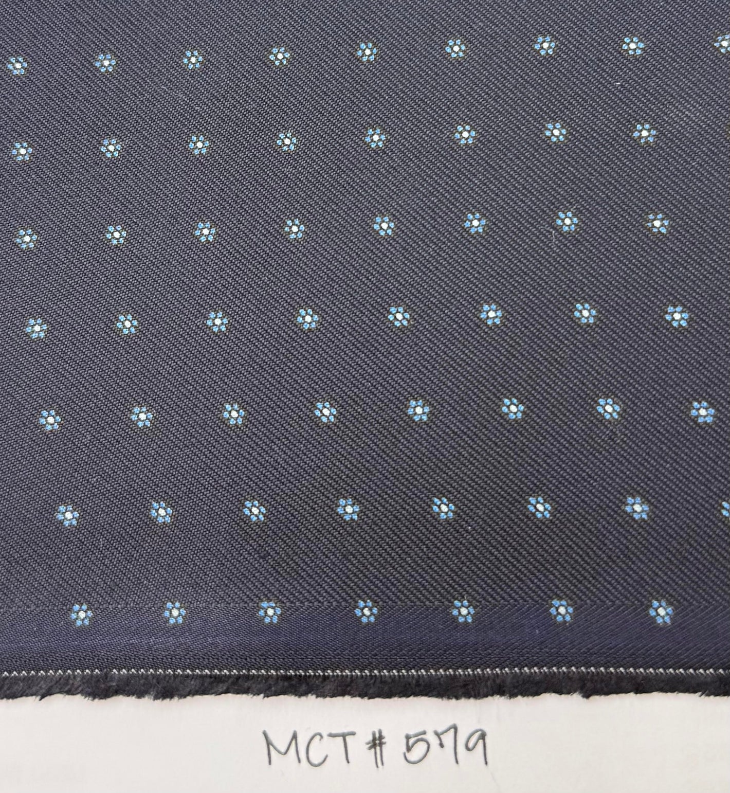 파랑 & 오프화이트 자주색 맥클레스필드 인쇄 실크 타이 MCT-579