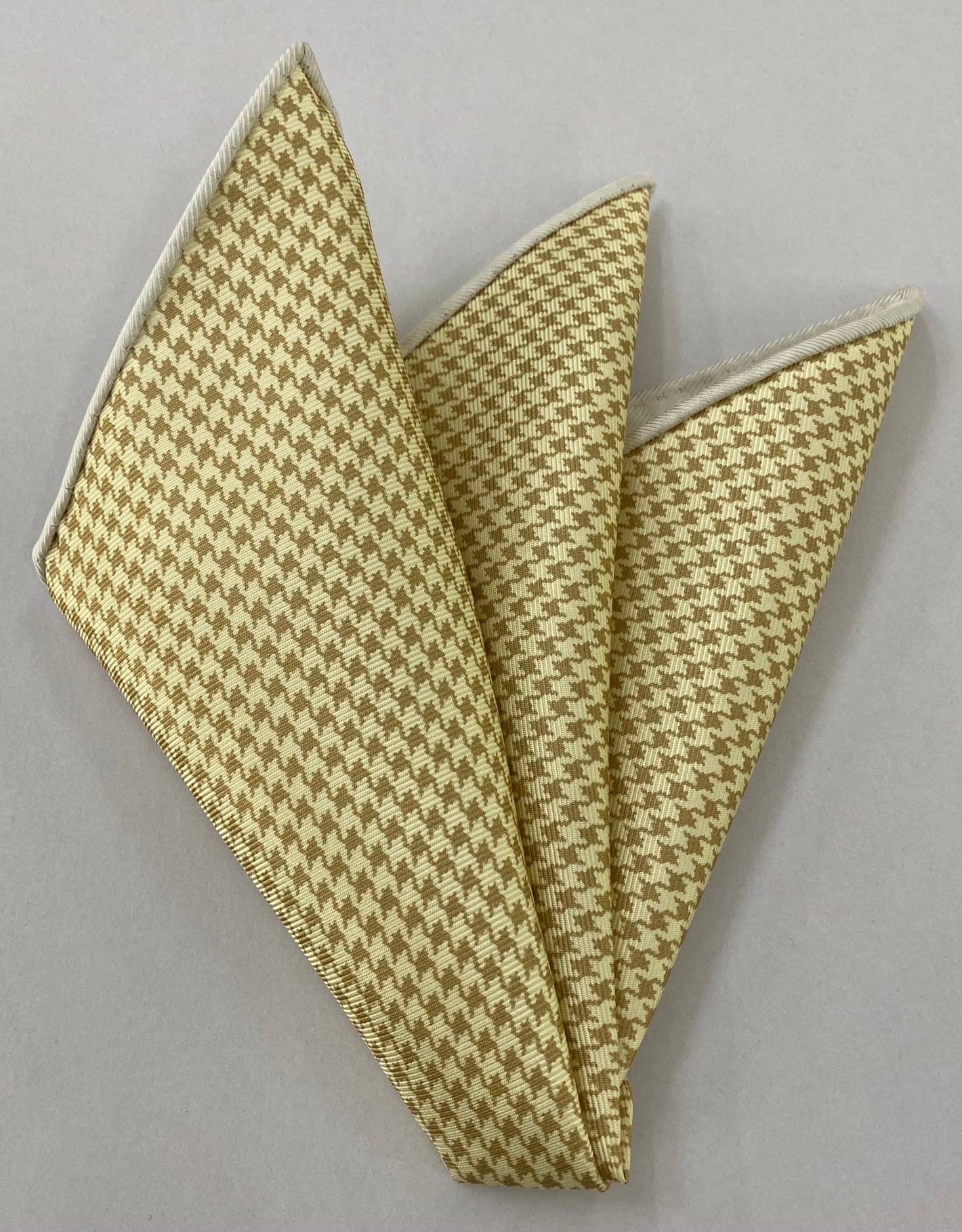 マクルズフィールド・マダー プリントシルク ポケットスクエア MMHP-195