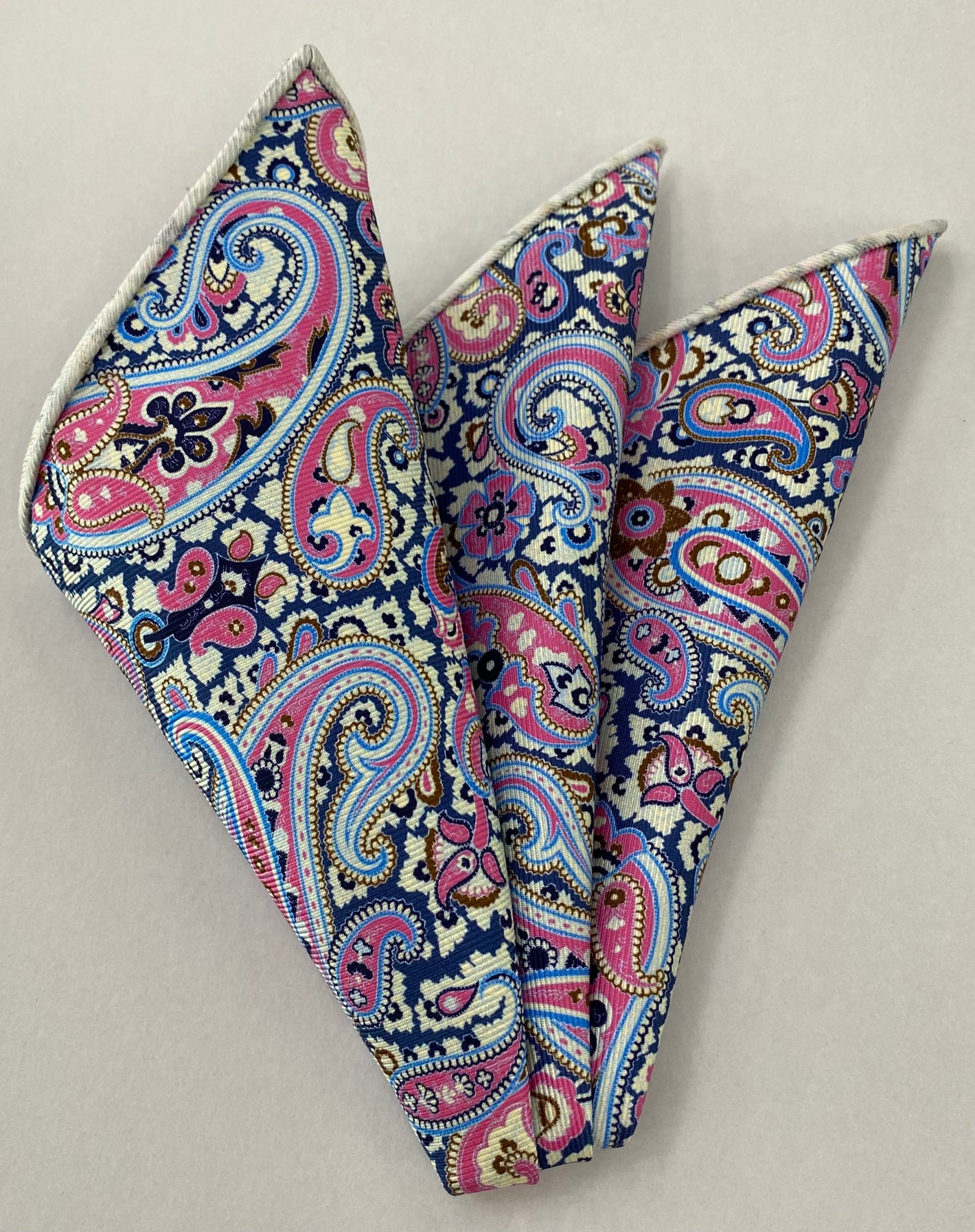 モダンマダー マクルズフィールド プリントシルク ポケットスクエア MMPP-101