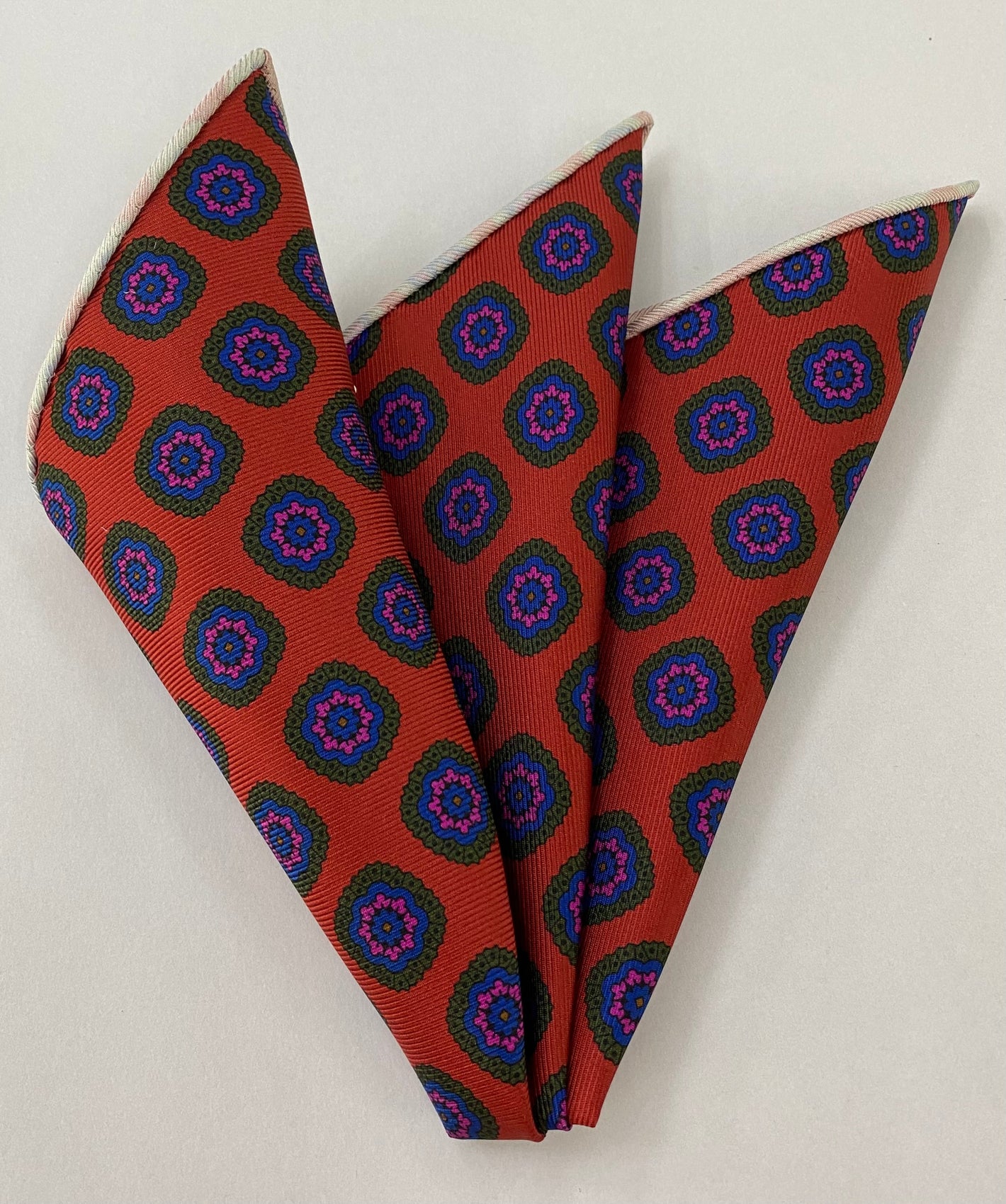 マクルズフィールド・マダー プリントシルク ポケットスクエア MMPP-135