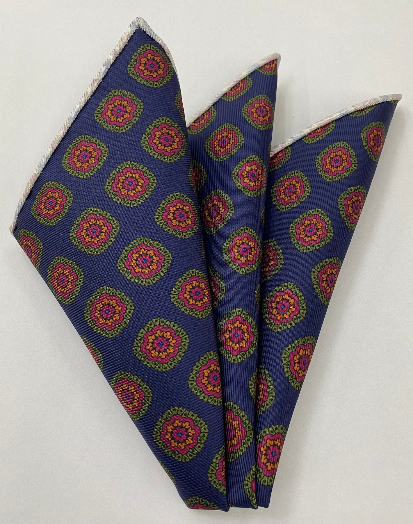 マクルズフィールド・マダー プリントシルク ポケットスクエア MMPP-137