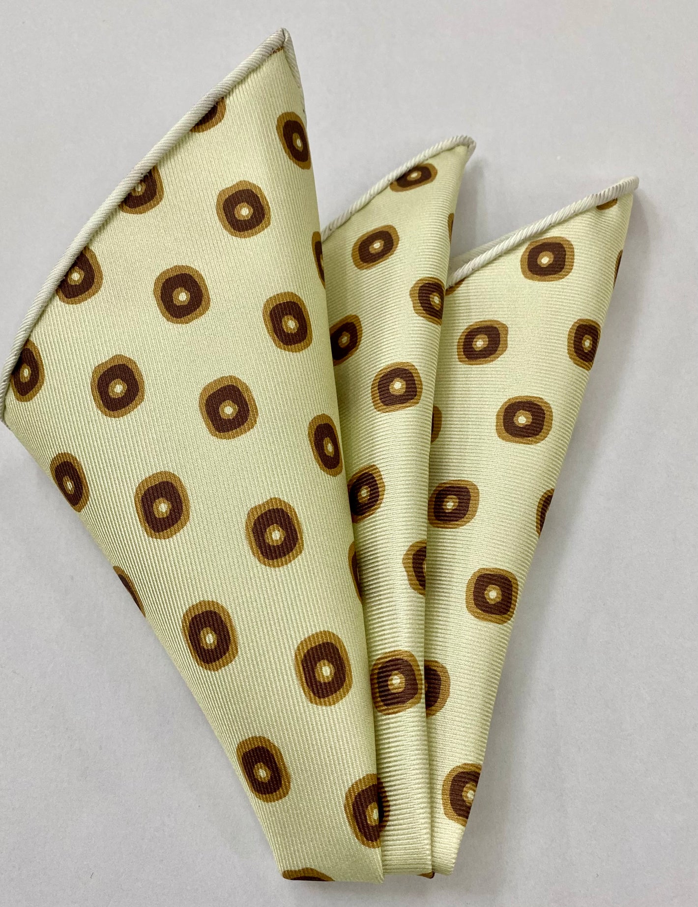 マクルズフィールド・マダー プリントシルク ポケットスクエア MMPP-142