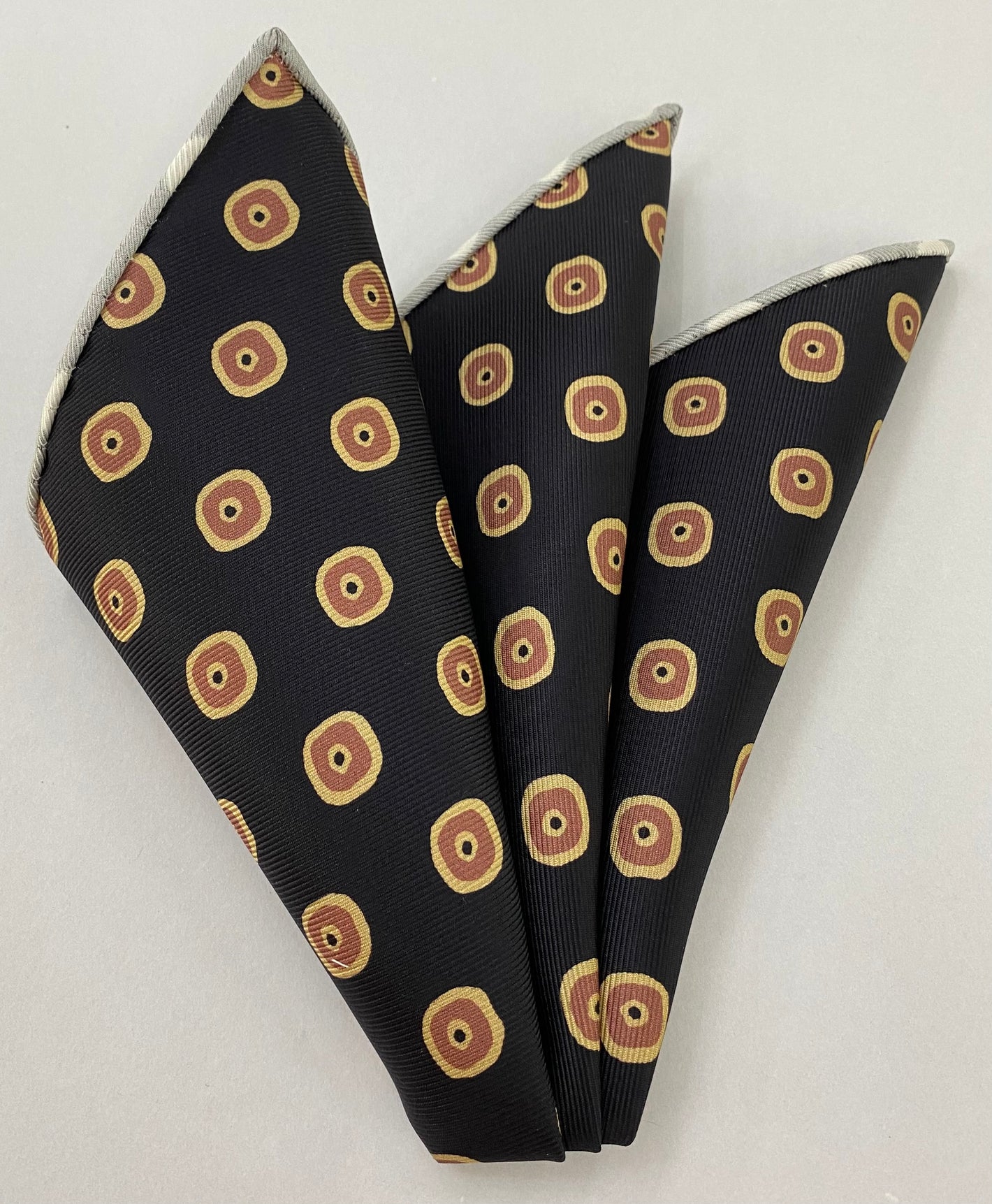 マクルズフィールド・マダー プリントシルク ポケットスクエア MMPP-149