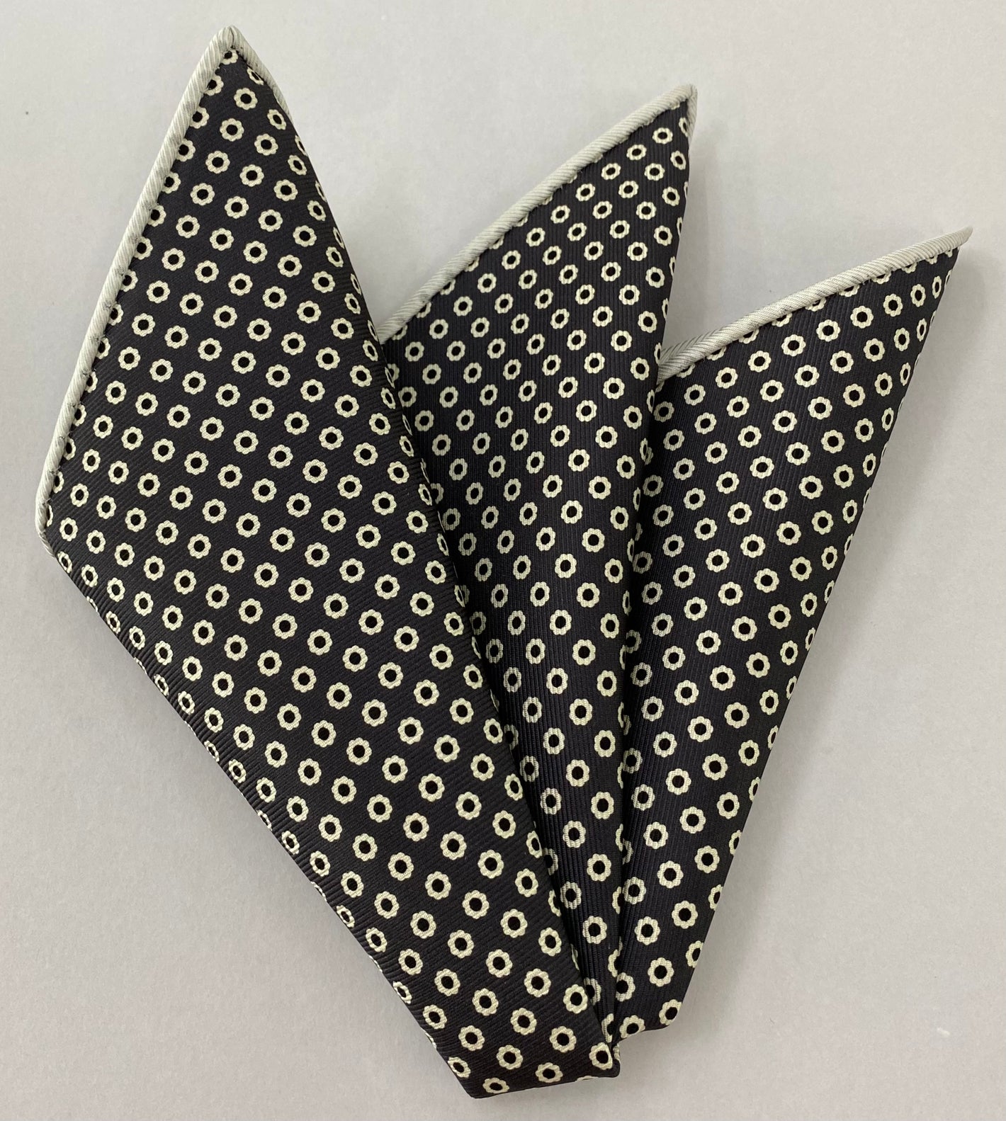 マクルズフィールド・マダー プリントシルク ポケットスクエア MMPP-156