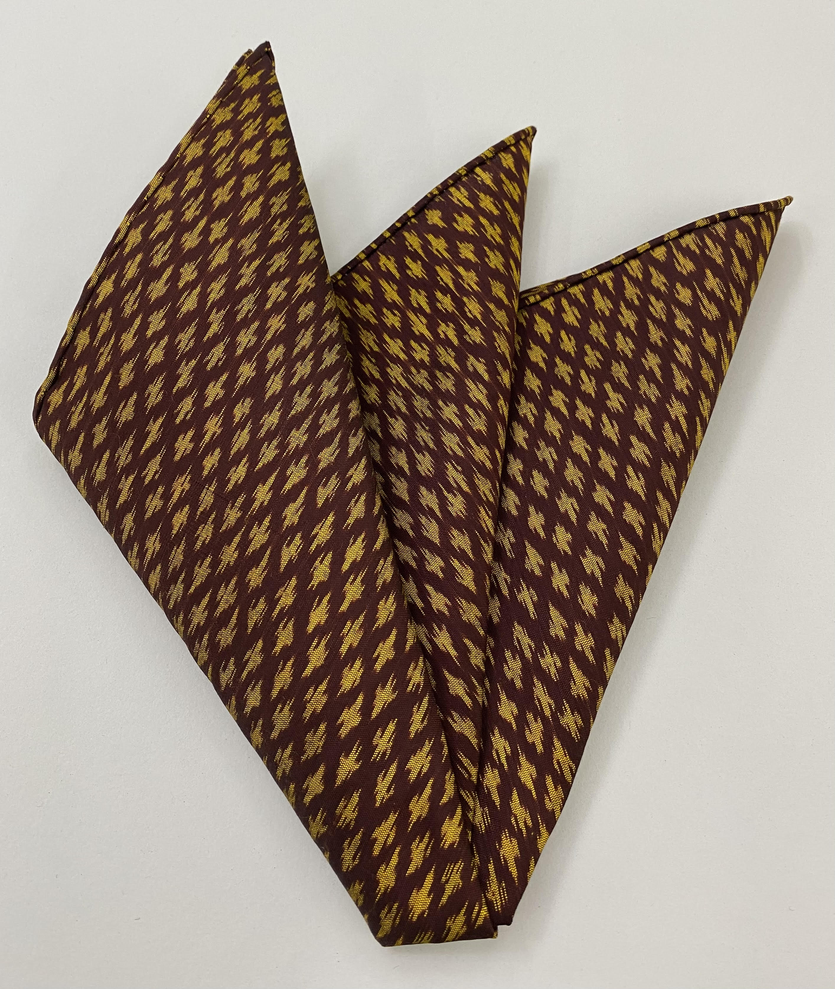 バーガンディマッドミーシルクのゴールドポケットチーフ #2