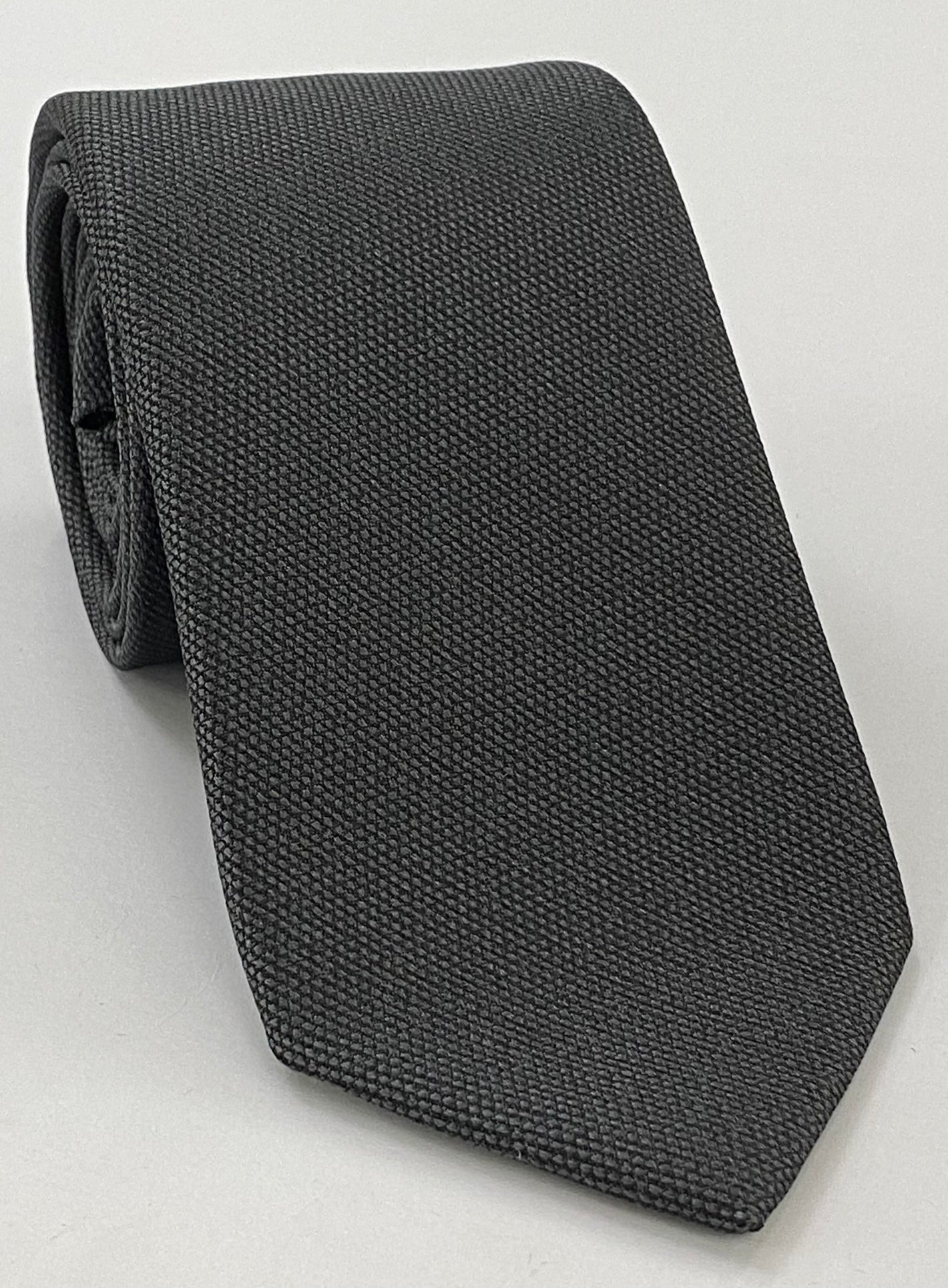 ダークチャコールグレーのマルベリーウッド織りシルクネクタイ MWT-19