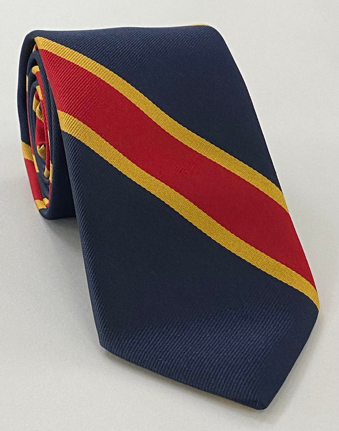 ネイビーブルー地に赤＆黄／金のトラディショナルストライプシルクタイ RST-2