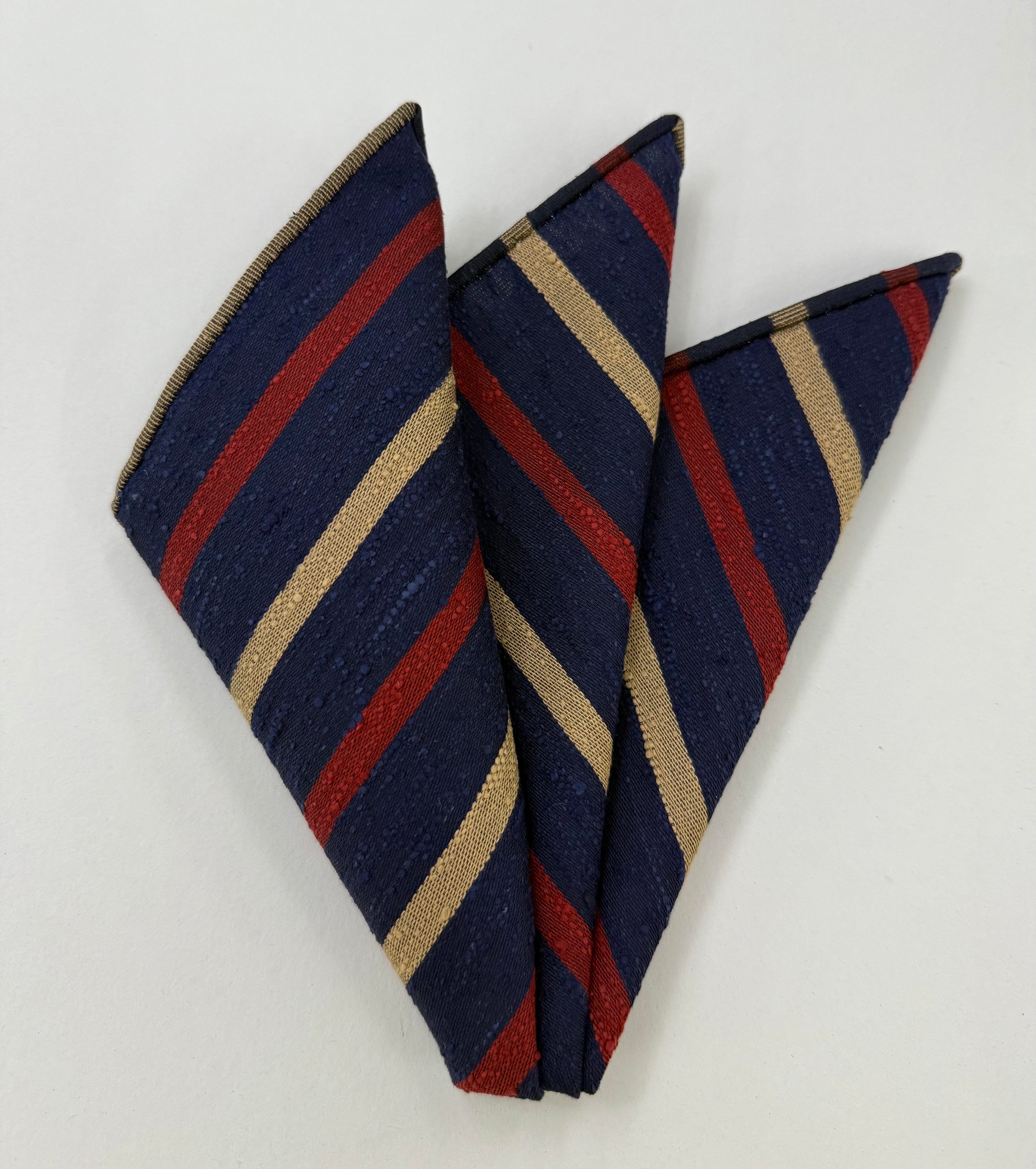 ダークネイビーブルーのシャンタンストライプシルクポケットチーフ（ダークレッド＆クリーム） #SHSTP-2