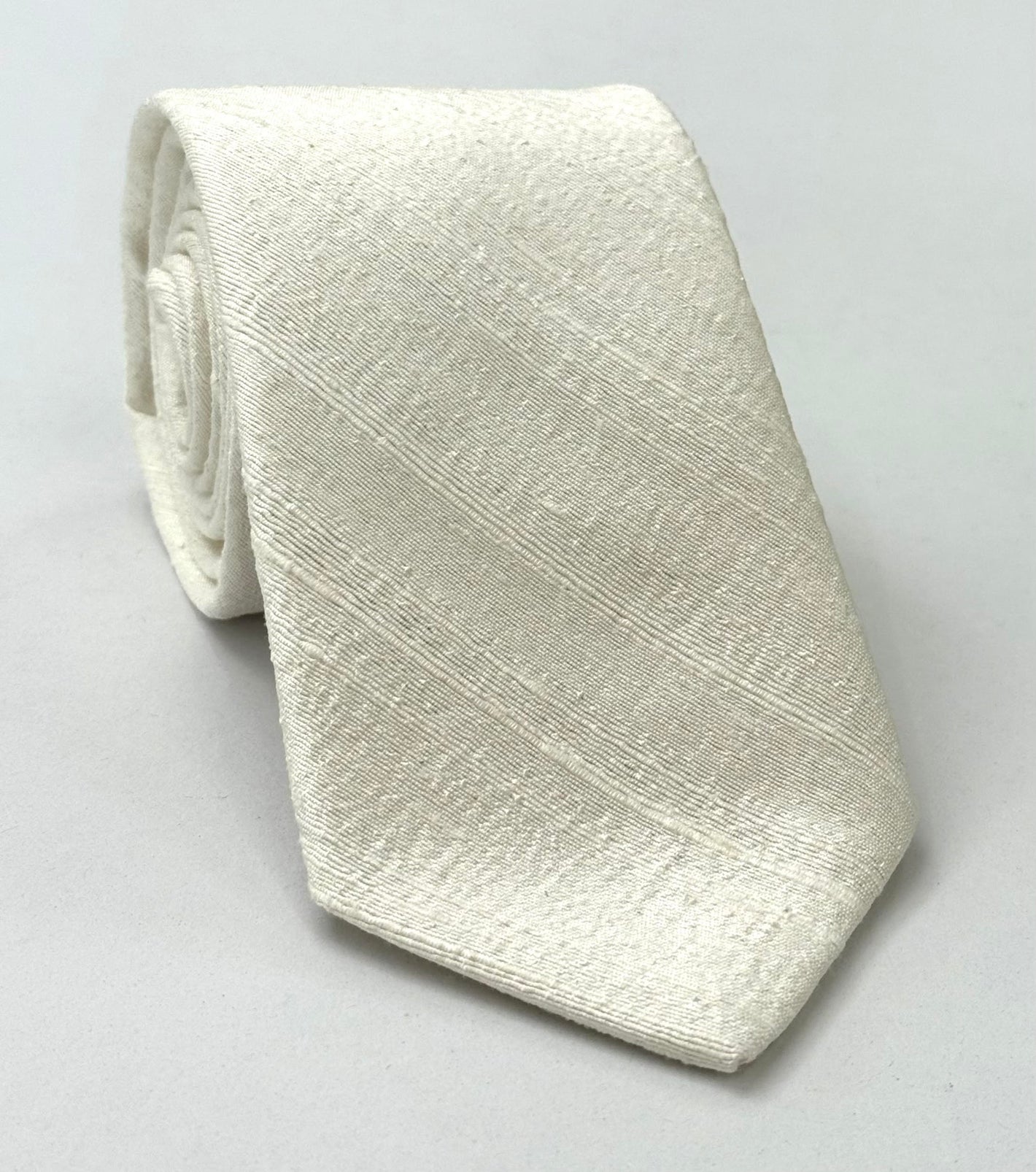 ナチュラルホワイト 大きなスラブ入り ラフなタイシルクネクタイ THRT-1