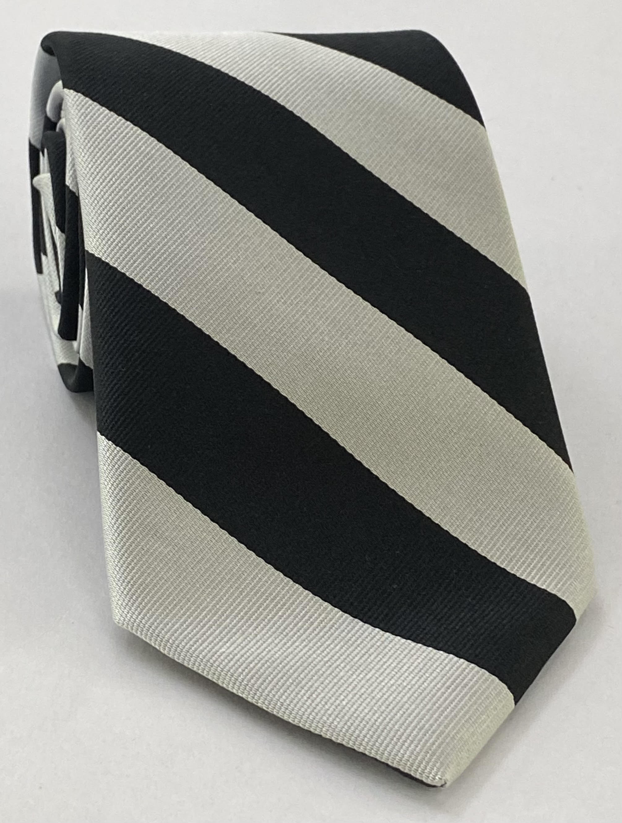 Trinity Hall, Cambridge Stripe Silk Tie UKU-39  Silver & Black