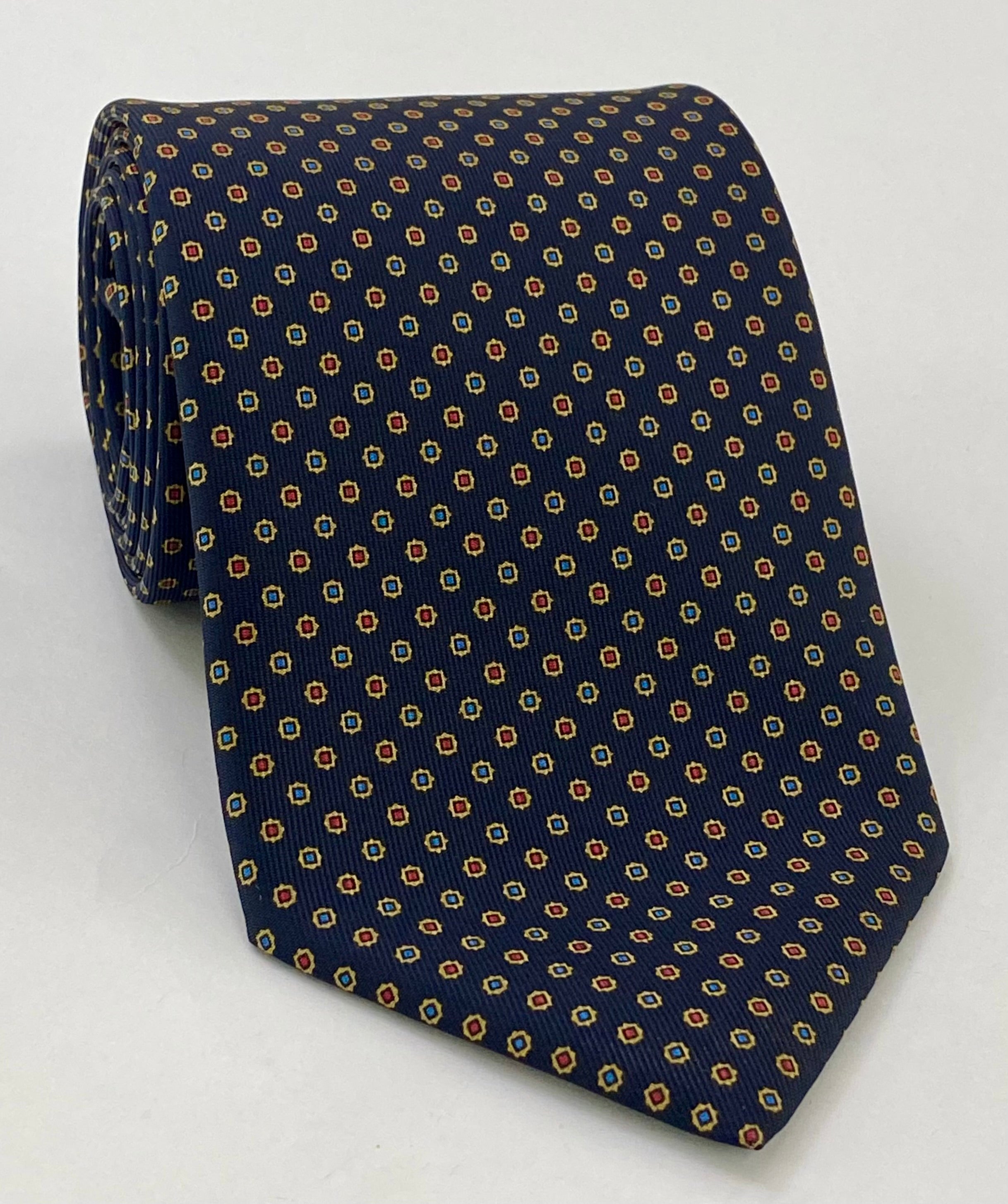 ミッドナイトブルーのマクルズフィールドプリントシルクタイ（スカイブルー、ゴールド＆レッド） MCT-392