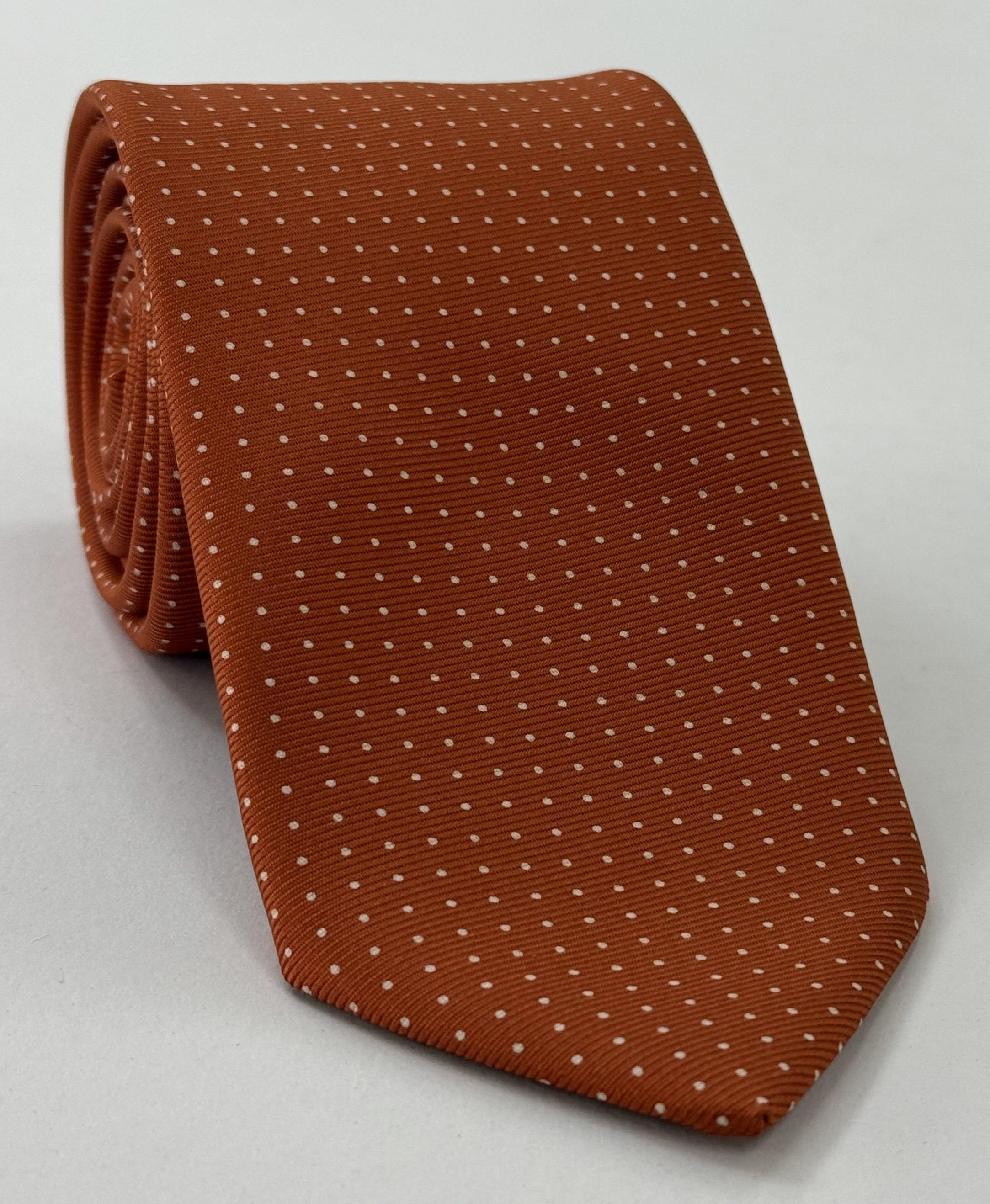 バーントオレンジ地にホワイトのマクルズフィールド柄シルクネクタイ MCPDT-20